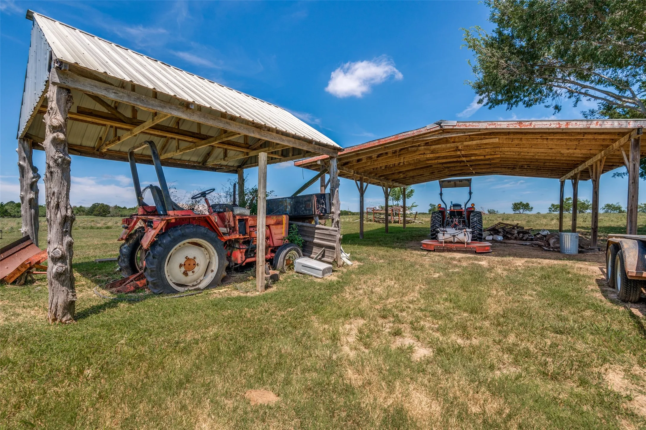 Farm For Sale in Navarro County , 9121 NE County Road 2170, Powell, Texas 75153, 3 Bedroom, 2 Bathroom, Garage spaces, 1,512 Sqft, built in 2005, Preowned, mls#21221645, Real Estate Agent in Powell, Homes For Sale in Navarro county, Homes For Sale in Powell, Realtor in Powell Texas, Real Estate Brokerage Independent Realty Texas, Luminita Cordes Realtor