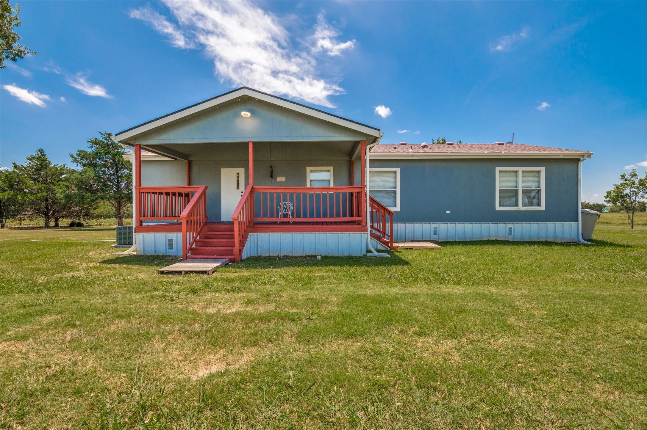 Farm For Sale in Navarro County , 9121 NE County Road 2170, Powell, Texas 75153, 3 Bedroom, 2 Bathroom, Garage spaces, 1,512 Sqft, built in 2005, Preowned, mls#21221645, Real Estate Agent in Powell, Homes For Sale in Navarro county, Homes For Sale in Powell, Realtor in Powell Texas, Real Estate Brokerage Independent Realty Texas, Luminita Cordes Realtor