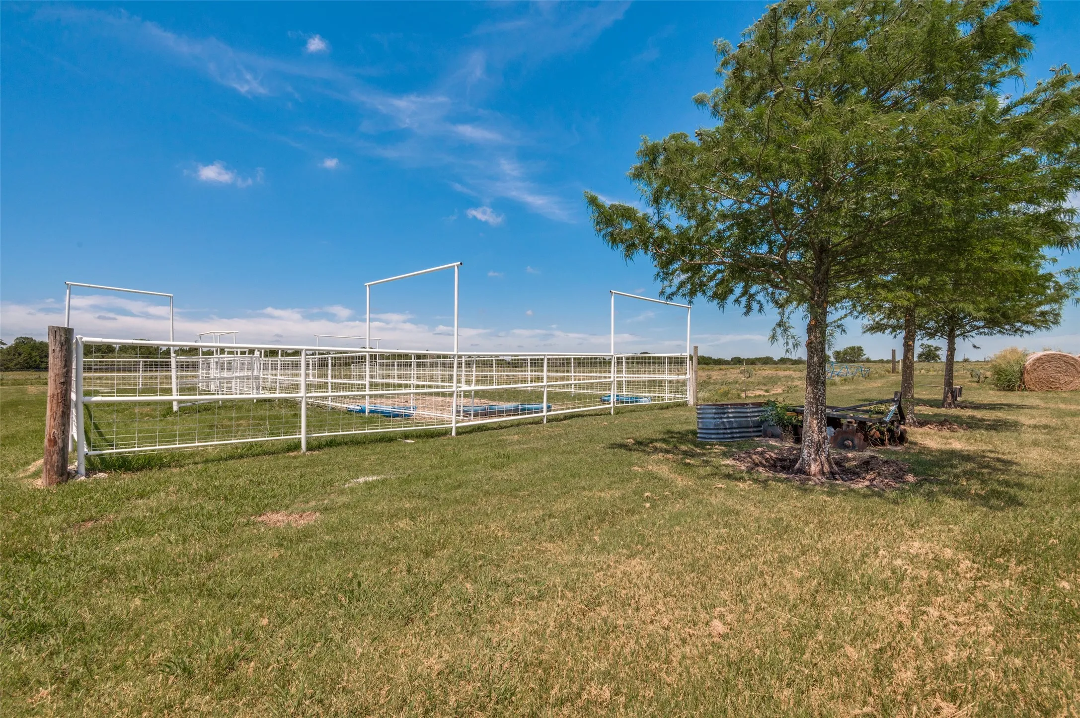 Farm For Sale in Navarro County , 9121 NE County Road 2170, Powell, Texas 75153, 3 Bedroom, 2 Bathroom, Garage spaces, 1,512 Sqft, built in 2005, Preowned, mls#21221645, Real Estate Agent in Powell, Homes For Sale in Navarro county, Homes For Sale in Powell, Realtor in Powell Texas, Real Estate Brokerage Independent Realty Texas, Luminita Cordes Realtor