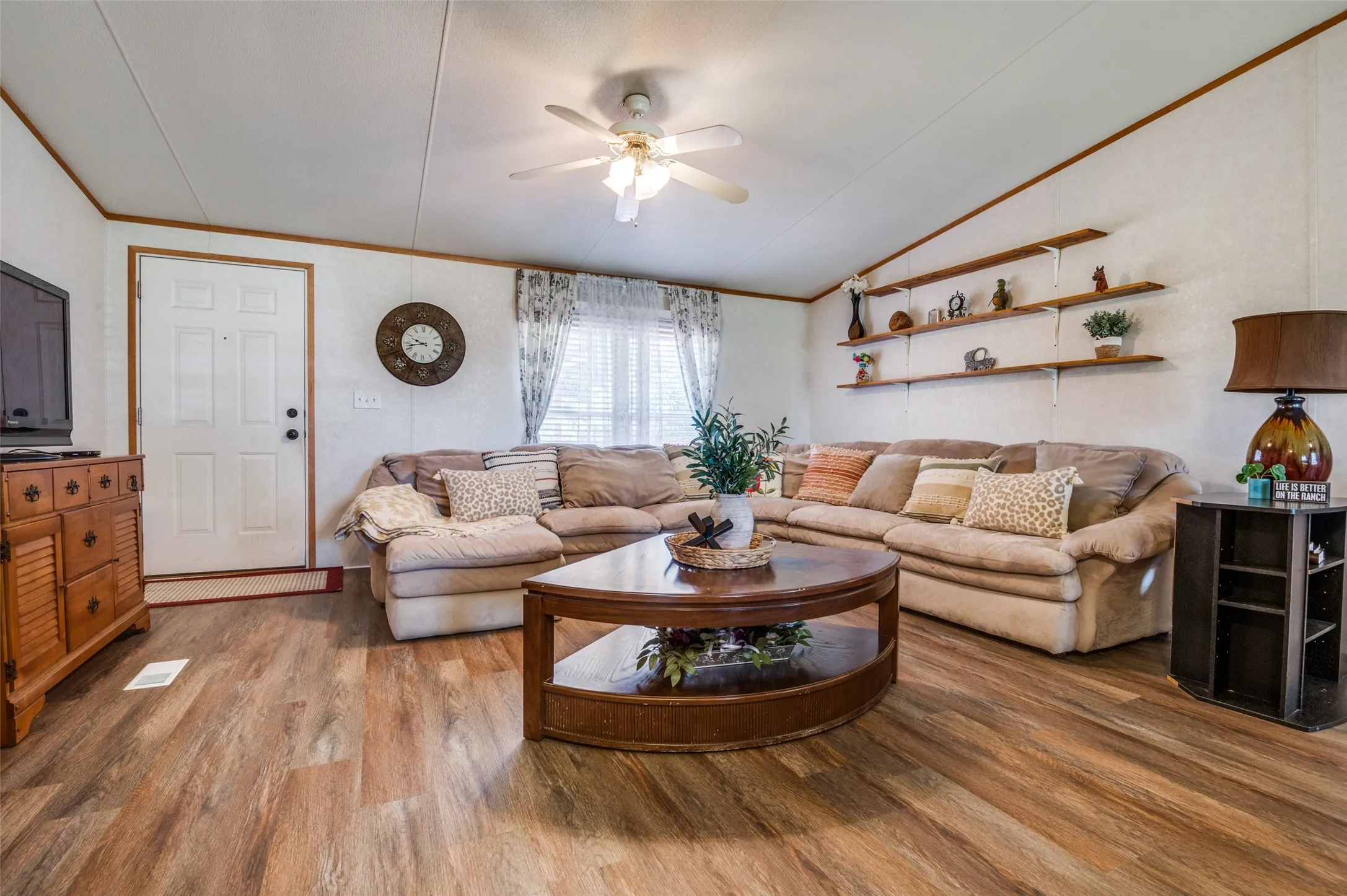 Farm For Sale in Navarro County , 9121 NE County Road 2170, Powell, Texas 75153, 3 Bedroom, 2 Bathroom, Garage spaces, 1,512 Sqft, built in 2005, Preowned, mls#21221645, Real Estate Agent in Powell, Homes For Sale in Navarro county, Homes For Sale in Powell, Realtor in Powell Texas, Real Estate Brokerage Independent Realty Texas, Luminita Cordes Realtor