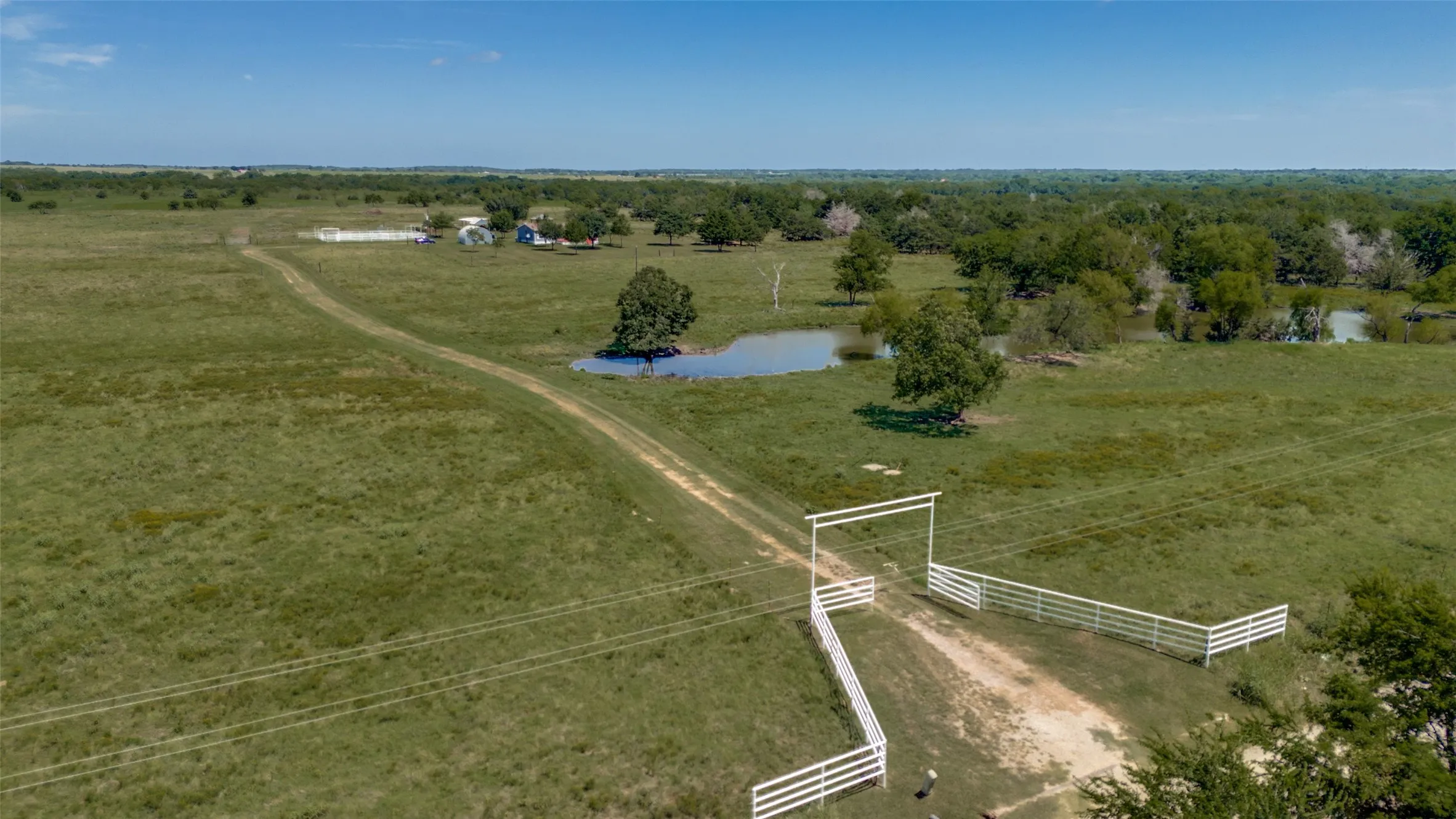 Farm For Sale in Navarro County , 9121 NE County Road 2170, Powell, Texas 75153, 3 Bedroom, 2 Bathroom, Garage spaces, 1,512 Sqft, built in 2005, Preowned, mls#21221645, Real Estate Agent in Powell, Homes For Sale in Navarro county, Homes For Sale in Powell, Realtor in Powell Texas, Real Estate Brokerage Independent Realty Texas, Luminita Cordes Realtor