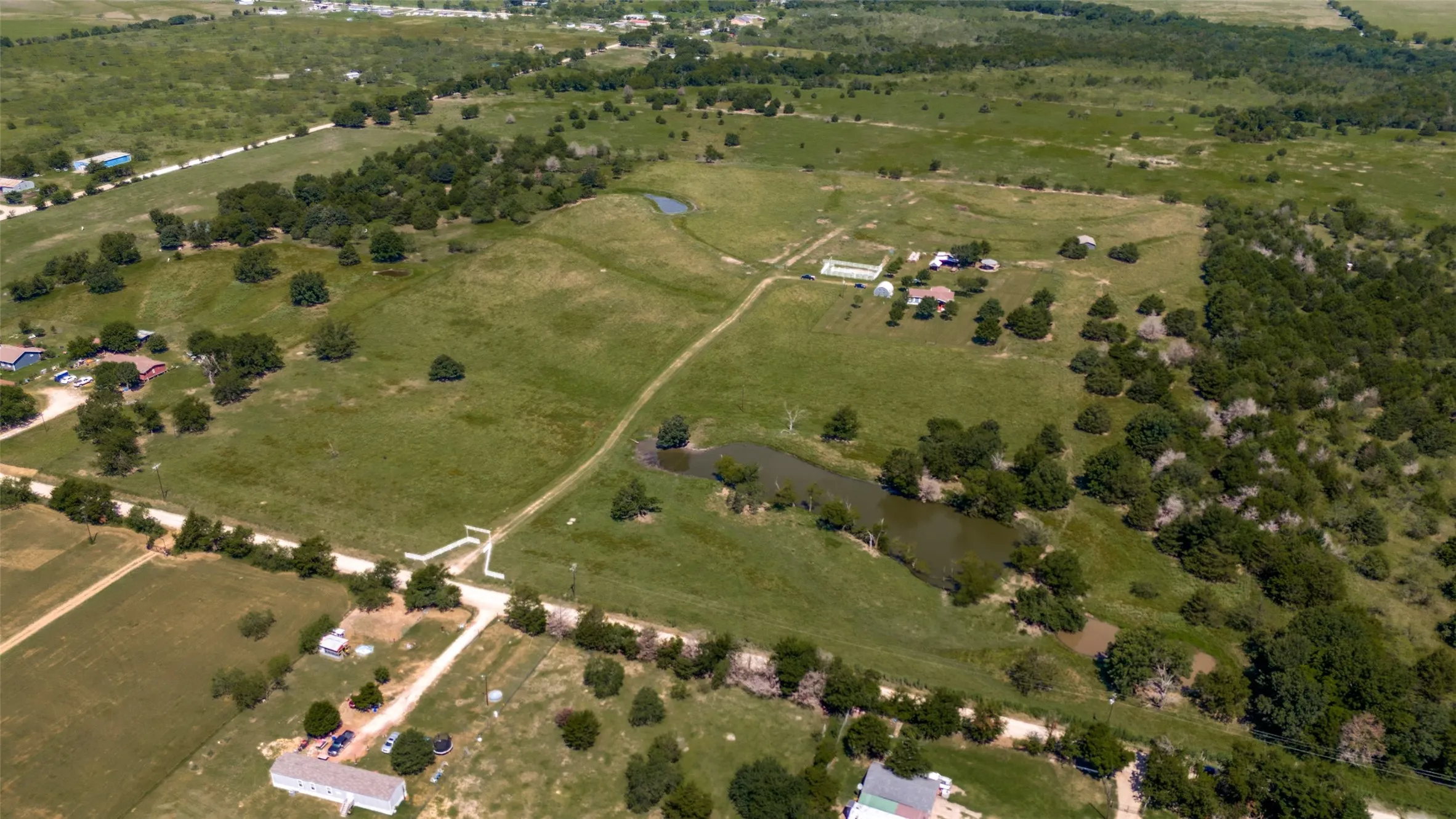 Farm For Sale in Navarro County , 9121 NE County Road 2170, Powell, Texas 75153, 3 Bedroom, 2 Bathroom, Garage spaces, 1,512 Sqft, built in 2005, Preowned, mls#21221645, Real Estate Agent in Powell, Homes For Sale in Navarro county, Homes For Sale in Powell, Realtor in Powell Texas, Real Estate Brokerage Independent Realty Texas, Luminita Cordes Realtor