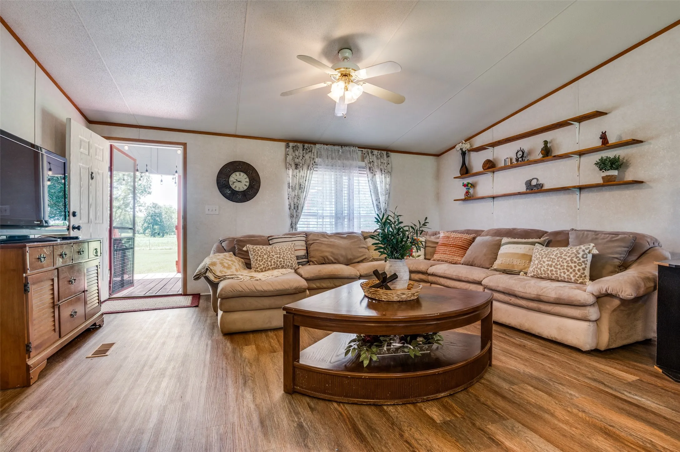 Farm For Sale in Navarro County , 9121 NE County Road 2170, Powell, Texas 75153, 3 Bedroom, 2 Bathroom, Garage spaces, 1,512 Sqft, built in 2005, Preowned, mls#21221645, Real Estate Agent in Powell, Homes For Sale in Navarro county, Homes For Sale in Powell, Realtor in Powell Texas, Real Estate Brokerage Independent Realty Texas, Luminita Cordes Realtor