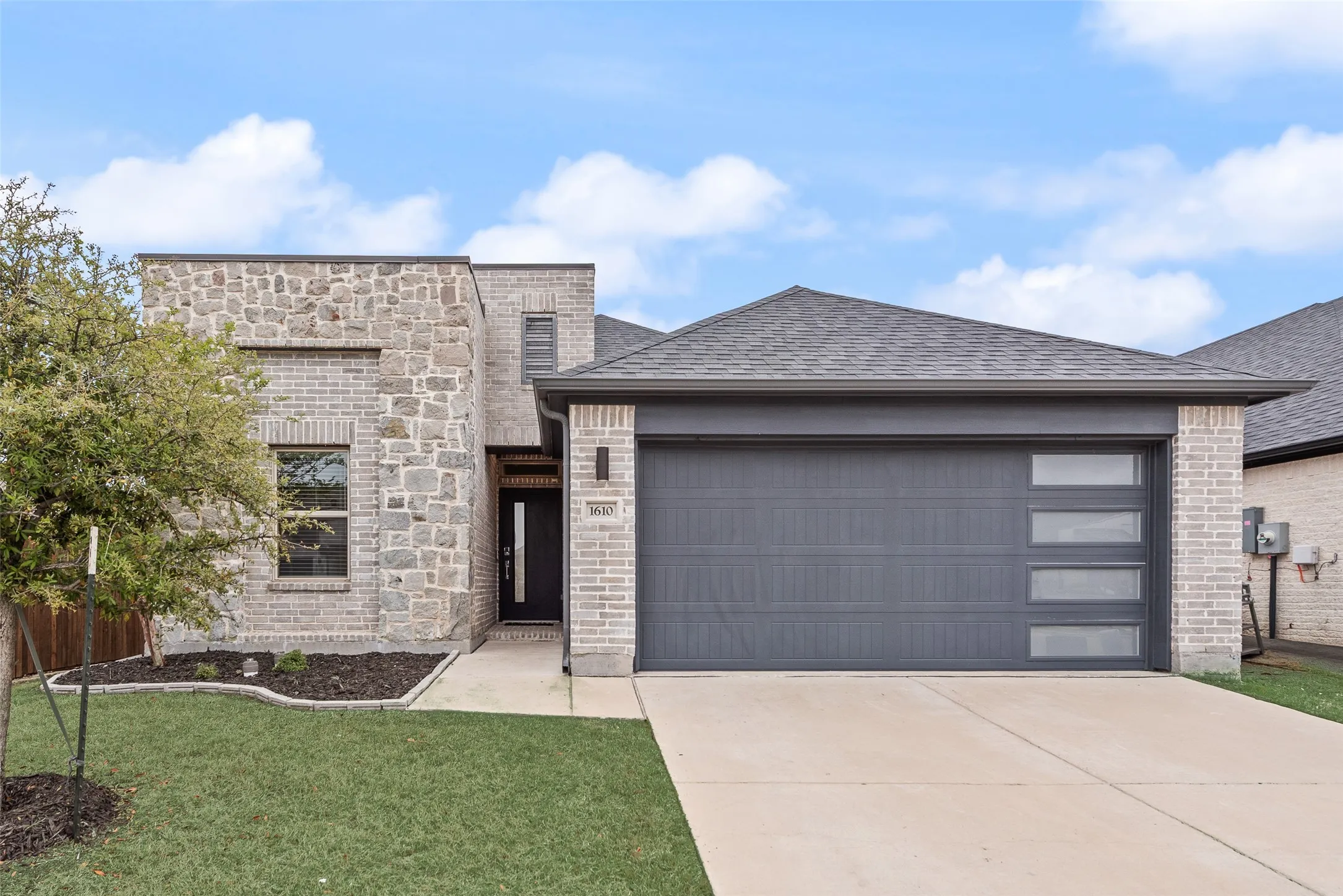 Single Family Residence For Sale in Collin County , 1610 Wayback Drive, Celina, Texas 75009, 3 Bedrooms, 2 Bathrooms, 2 Garage spaces, 1,932 Sqft, built in 2021, Price $420,000, mls#21220092, Real Estate Agent in Celina, Homes For Sale in Collin county, Homes For Sale in Celina, Realtor in Celina Texas, Real Estate Brokerage Independent Realty Texas, Luminita Cordes Realtor