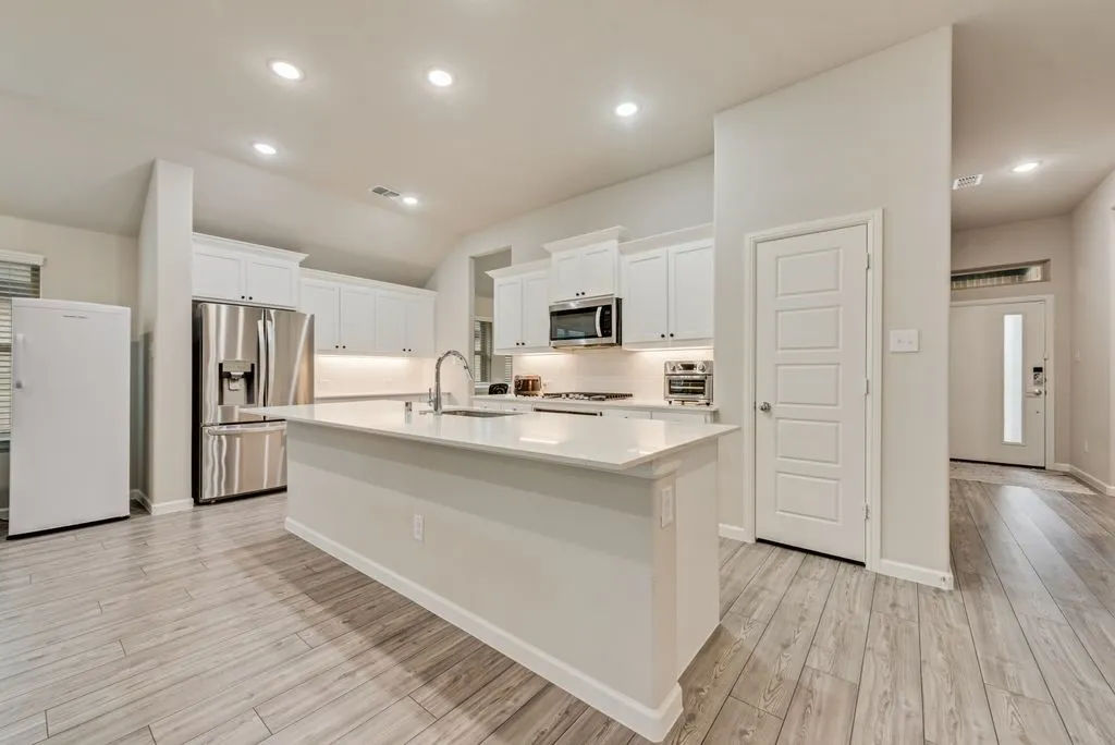 Single Family Residence For Sale in Collin County , 1610 Wayback Drive, Celina, Texas 75009, 3 Bedrooms, 2 Bathrooms, 2 Garage spaces, 1,932 Sqft, built in 2021, Price $420,000, mls#21220092, Real Estate Agent in Celina, Homes For Sale in Collin county, Homes For Sale in Celina, Realtor in Celina Texas, Real Estate Brokerage Independent Realty Texas, Luminita Cordes Realtor