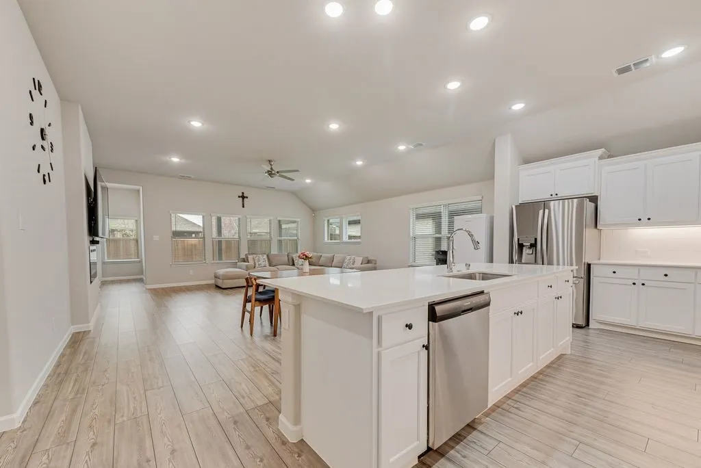 Single Family Residence For Sale in Collin County , 1610 Wayback Drive, Celina, Texas 75009, 3 Bedrooms, 2 Bathrooms, 2 Garage spaces, 1,932 Sqft, built in 2021, Price $420,000, mls#21220092, Real Estate Agent in Celina, Homes For Sale in Collin county, Homes For Sale in Celina, Realtor in Celina Texas, Real Estate Brokerage Independent Realty Texas, Luminita Cordes Realtor