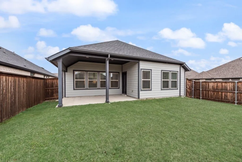 Single Family Residence For Sale in Collin County , 1610 Wayback Drive, Celina, Texas 75009, 3 Bedrooms, 2 Bathrooms, 2 Garage spaces, 1,932 Sqft, built in 2021, Price $420,000, mls#21220092, Real Estate Agent in Celina, Homes For Sale in Collin county, Homes For Sale in Celina, Realtor in Celina Texas, Real Estate Brokerage Independent Realty Texas, Luminita Cordes Realtor
