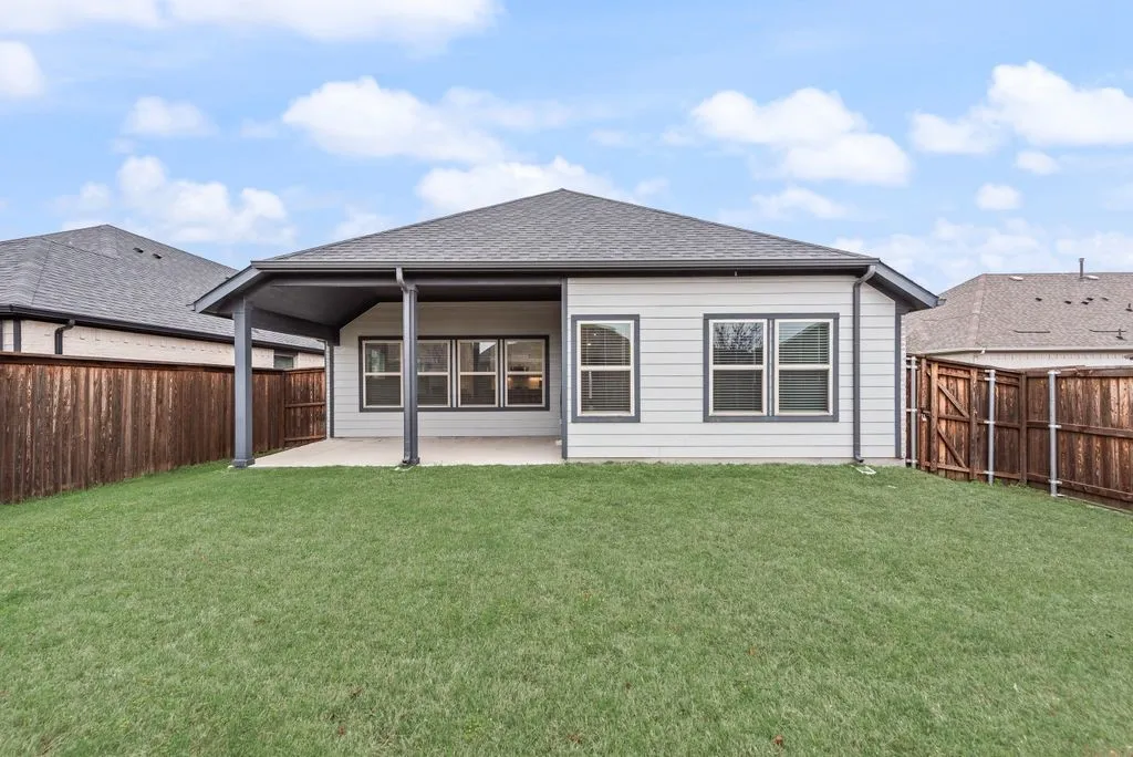 Single Family Residence For Sale in Collin County , 1610 Wayback Drive, Celina, Texas 75009, 3 Bedrooms, 2 Bathrooms, 2 Garage spaces, 1,932 Sqft, built in 2021, Price $420,000, mls#21220092, Real Estate Agent in Celina, Homes For Sale in Collin county, Homes For Sale in Celina, Realtor in Celina Texas, Real Estate Brokerage Independent Realty Texas, Luminita Cordes Realtor