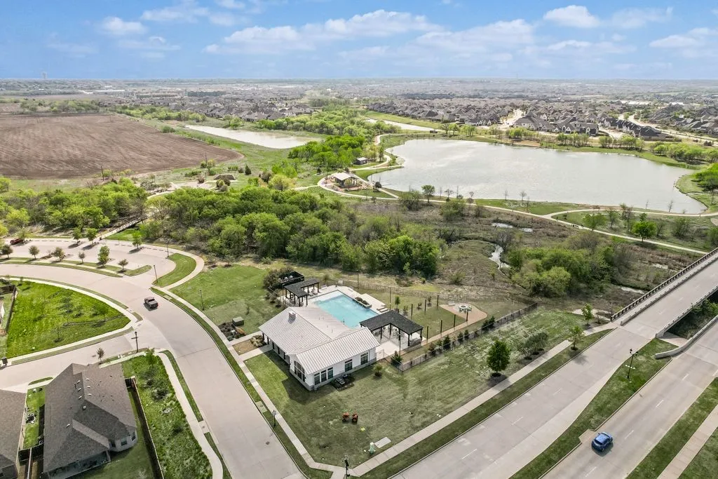 Single Family Residence For Sale in Collin County , 1610 Wayback Drive, Celina, Texas 75009, 3 Bedrooms, 2 Bathrooms, 2 Garage spaces, 1,932 Sqft, built in 2021, Price $420,000, mls#21220092, Real Estate Agent in Celina, Homes For Sale in Collin county, Homes For Sale in Celina, Realtor in Celina Texas, Real Estate Brokerage Independent Realty Texas, Luminita Cordes Realtor