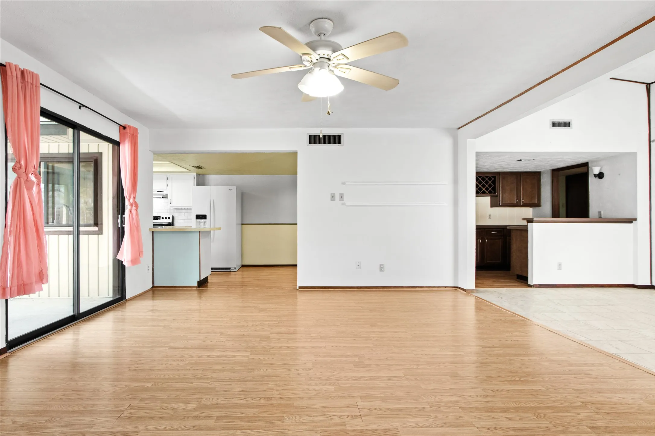 Single Family Residence For Sale in Denton County , 5008 Overton Circle, The Colony, Texas 75056, 4 Bedroom, 2 Bathroom, 2 Garage spaces, 2,408 Sqft, built in 1975, mls#21221787, Real Estate Agent in The Colony, Homes For Sale in Denton county, Homes For Sale in The Colony, Realtor in The Colony Texas, Real Estate Brokerage Independent Realty Texas, Luminita Cordes Realtor
