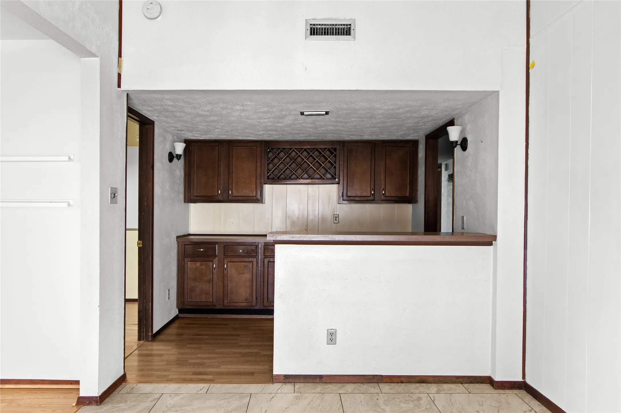 Single Family Residence For Sale in Denton County , 5008 Overton Circle, The Colony, Texas 75056, 4 Bedroom, 2 Bathroom, 2 Garage spaces, 2,408 Sqft, built in 1975, mls#21221787, Real Estate Agent in The Colony, Homes For Sale in Denton county, Homes For Sale in The Colony, Realtor in The Colony Texas, Real Estate Brokerage Independent Realty Texas, Luminita Cordes Realtor