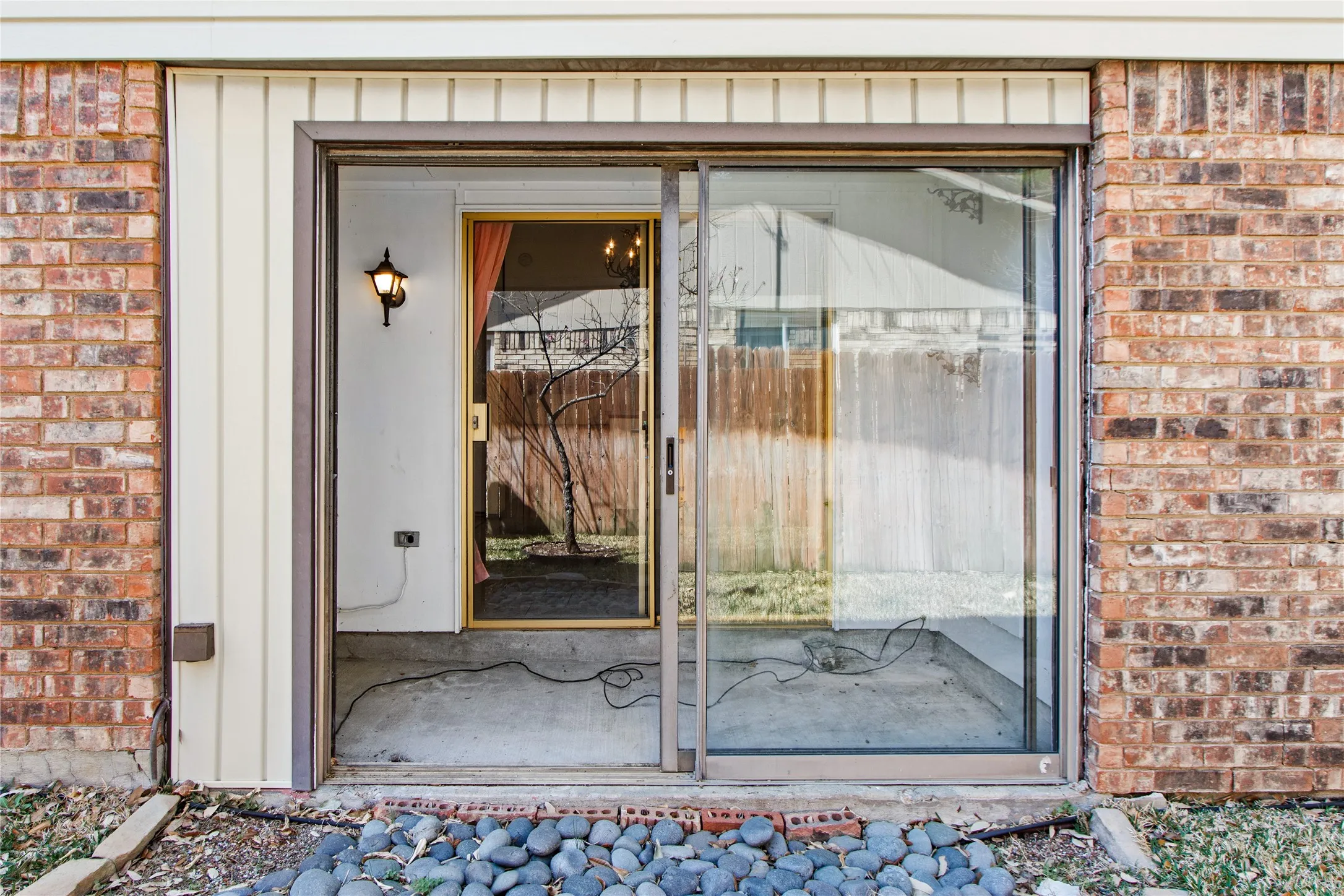 Single Family Residence For Sale in Denton County , 5008 Overton Circle, The Colony, Texas 75056, 4 Bedroom, 2 Bathroom, 2 Garage spaces, 2,408 Sqft, built in 1975, mls#21221787, Real Estate Agent in The Colony, Homes For Sale in Denton county, Homes For Sale in The Colony, Realtor in The Colony Texas, Real Estate Brokerage Independent Realty Texas, Luminita Cordes Realtor