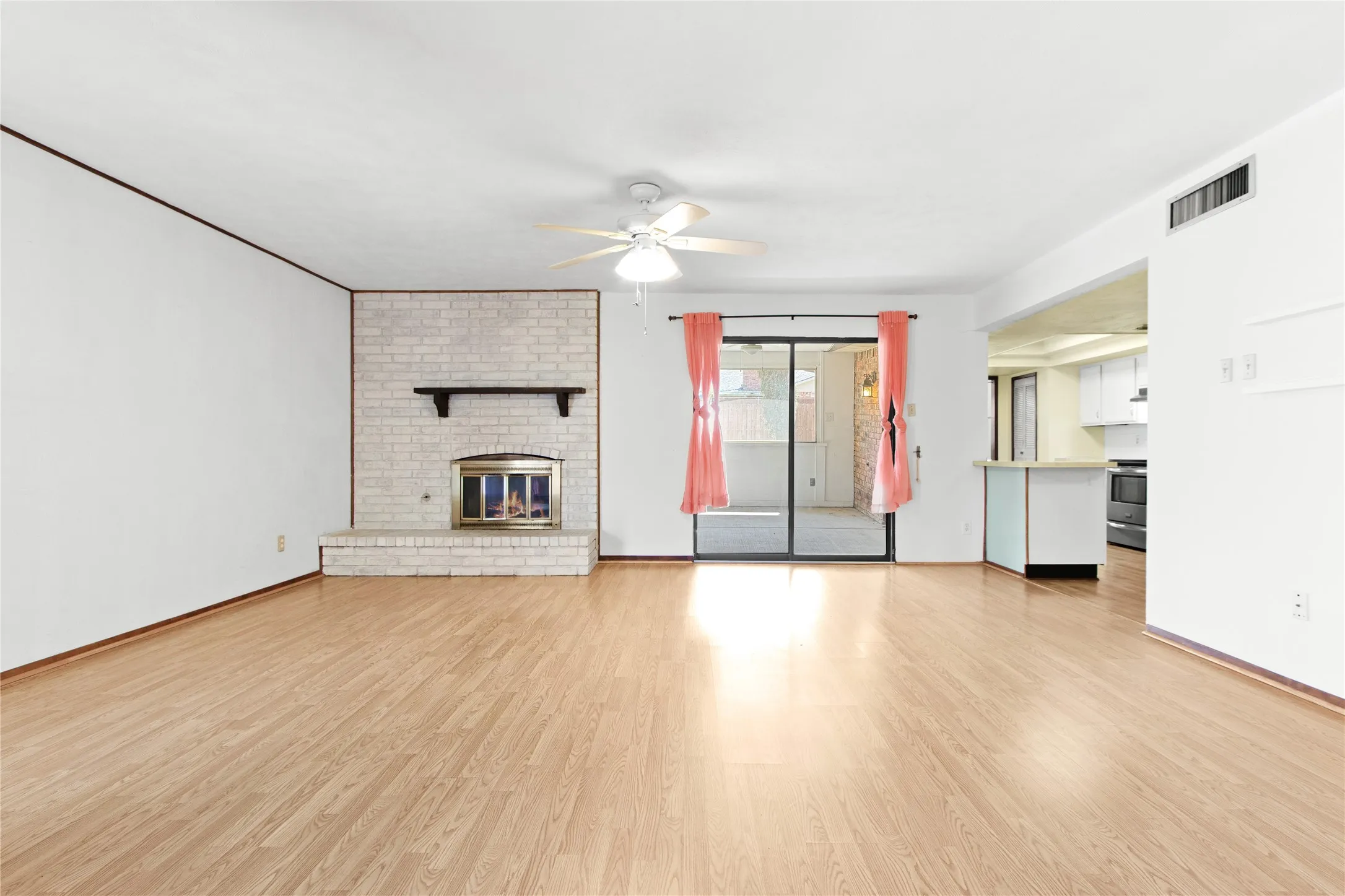 Single Family Residence For Sale in Denton County , 5008 Overton Circle, The Colony, Texas 75056, 4 Bedroom, 2 Bathroom, 2 Garage spaces, 2,408 Sqft, built in 1975, mls#21221787, Real Estate Agent in The Colony, Homes For Sale in Denton county, Homes For Sale in The Colony, Realtor in The Colony Texas, Real Estate Brokerage Independent Realty Texas, Luminita Cordes Realtor
