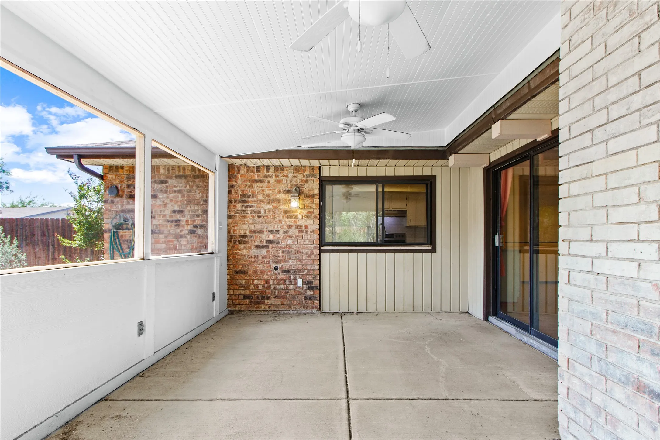 Single Family Residence For Sale in Denton County , 5008 Overton Circle, The Colony, Texas 75056, 4 Bedroom, 2 Bathroom, 2 Garage spaces, 2,408 Sqft, built in 1975, mls#21221787, Real Estate Agent in The Colony, Homes For Sale in Denton county, Homes For Sale in The Colony, Realtor in The Colony Texas, Real Estate Brokerage Independent Realty Texas, Luminita Cordes Realtor