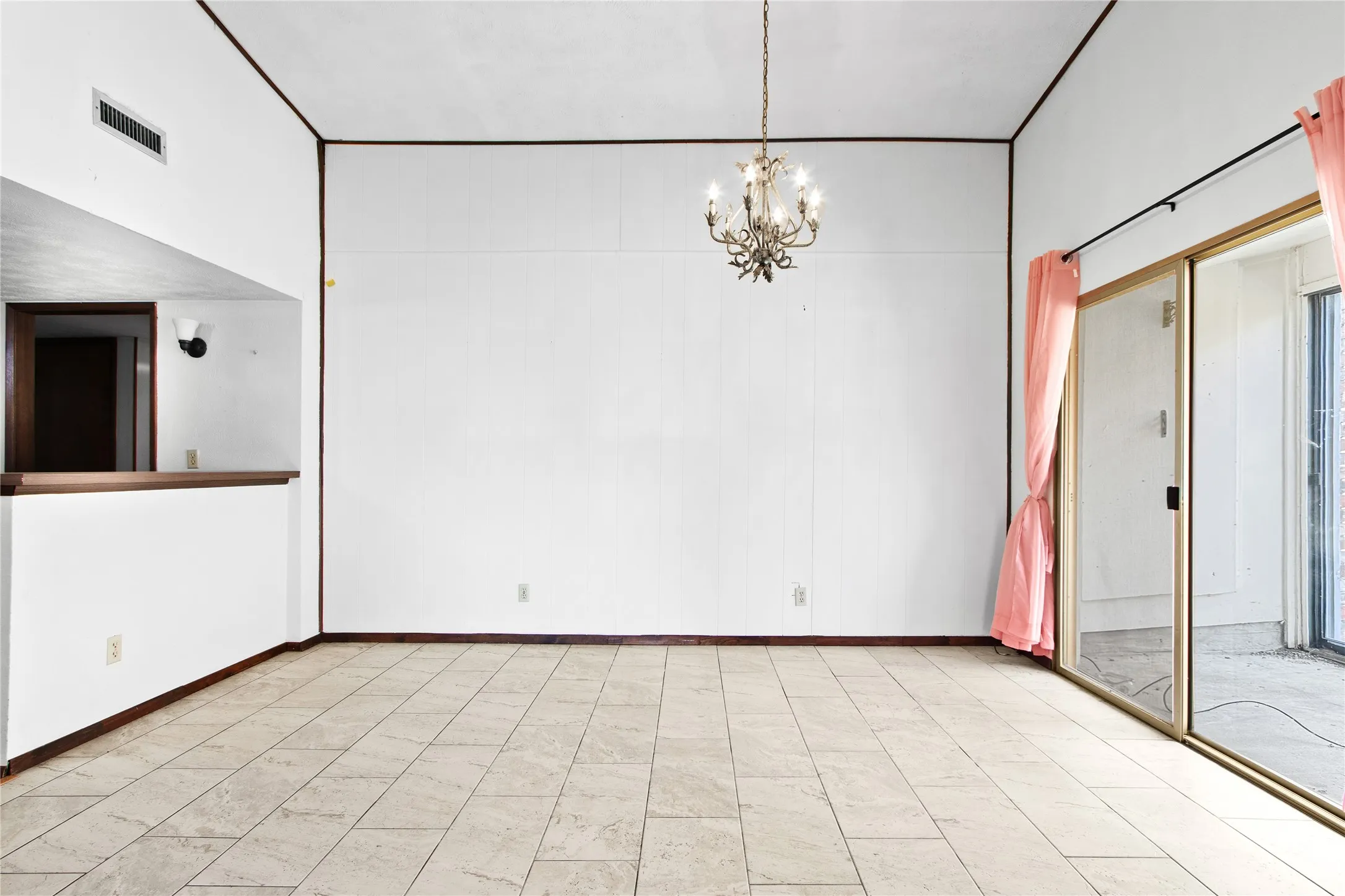 Single Family Residence For Sale in Denton County , 5008 Overton Circle, The Colony, Texas 75056, 4 Bedroom, 2 Bathroom, 2 Garage spaces, 2,408 Sqft, built in 1975, mls#21221787, Real Estate Agent in The Colony, Homes For Sale in Denton county, Homes For Sale in The Colony, Realtor in The Colony Texas, Real Estate Brokerage Independent Realty Texas, Luminita Cordes Realtor