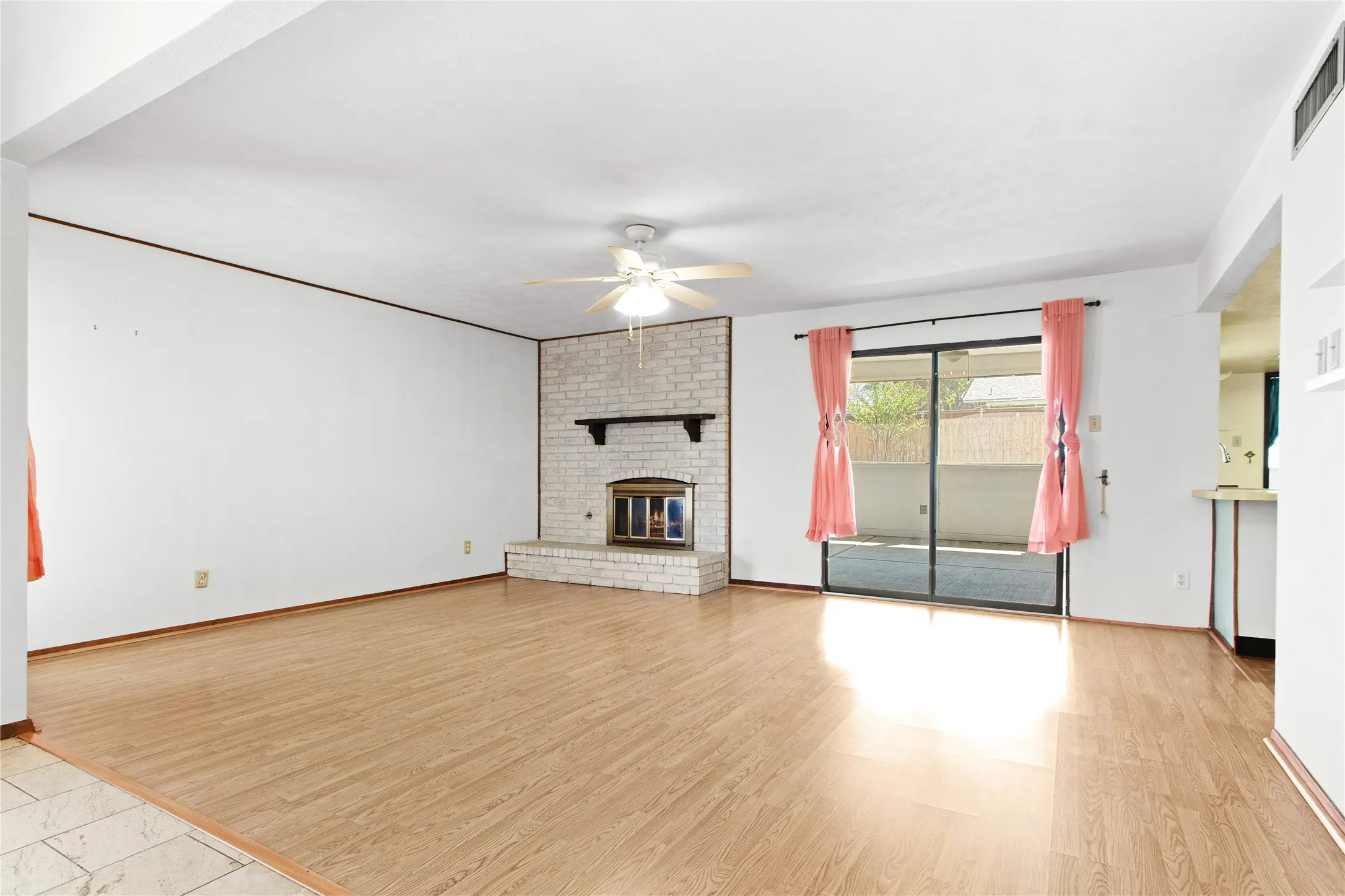 Single Family Residence For Sale in Denton County , 5008 Overton Circle, The Colony, Texas 75056, 4 Bedroom, 2 Bathroom, 2 Garage spaces, 2,408 Sqft, built in 1975, mls#21221787, Real Estate Agent in The Colony, Homes For Sale in Denton county, Homes For Sale in The Colony, Realtor in The Colony Texas, Real Estate Brokerage Independent Realty Texas, Luminita Cordes Realtor