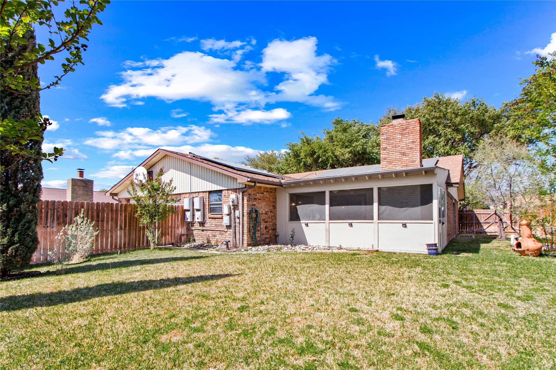 Single Family Residence For Sale in Denton County , 5008 Overton Circle, The Colony, Texas 75056, 4 Bedroom, 2 Bathroom, 2 Garage spaces, 2,408 Sqft, built in 1975, mls#21221787, Real Estate Agent in The Colony, Homes For Sale in Denton county, Homes For Sale in The Colony, Realtor in The Colony Texas, Real Estate Brokerage Independent Realty Texas, Luminita Cordes Realtor
