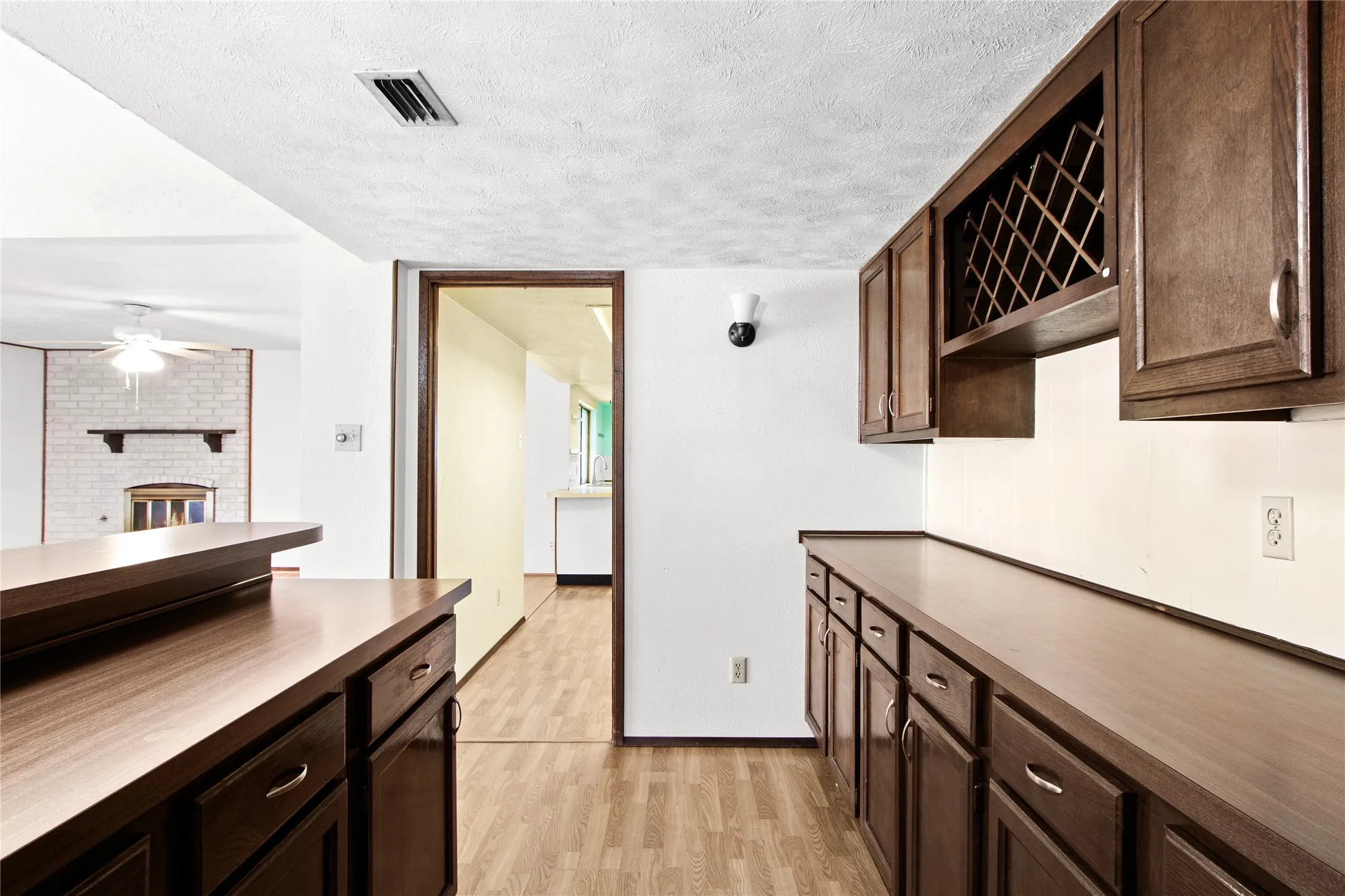 Single Family Residence For Sale in Denton County , 5008 Overton Circle, The Colony, Texas 75056, 4 Bedroom, 2 Bathroom, 2 Garage spaces, 2,408 Sqft, built in 1975, mls#21221787, Real Estate Agent in The Colony, Homes For Sale in Denton county, Homes For Sale in The Colony, Realtor in The Colony Texas, Real Estate Brokerage Independent Realty Texas, Luminita Cordes Realtor