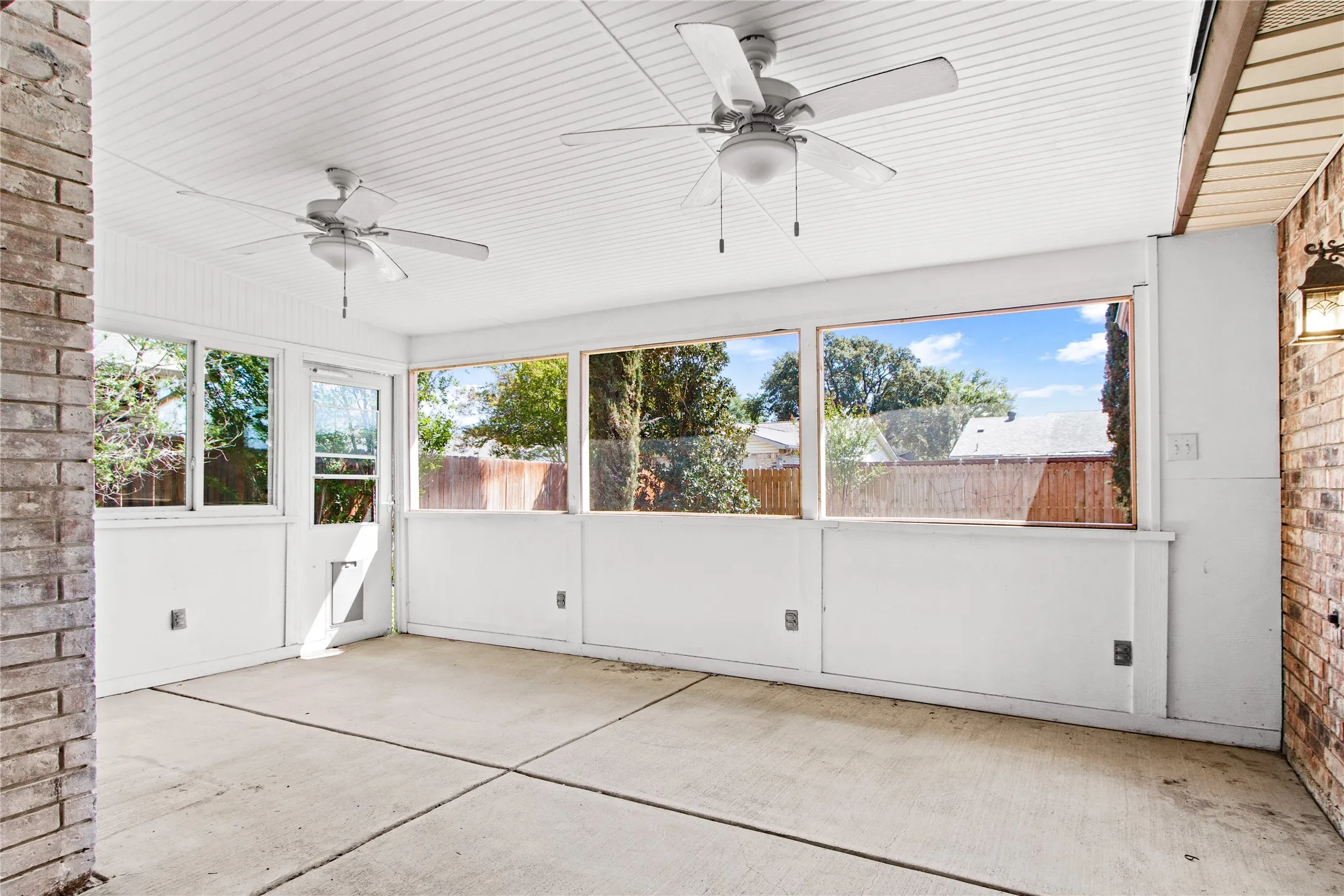 Single Family Residence For Sale in Denton County , 5008 Overton Circle, The Colony, Texas 75056, 4 Bedroom, 2 Bathroom, 2 Garage spaces, 2,408 Sqft, built in 1975, mls#21221787, Real Estate Agent in The Colony, Homes For Sale in Denton county, Homes For Sale in The Colony, Realtor in The Colony Texas, Real Estate Brokerage Independent Realty Texas, Luminita Cordes Realtor