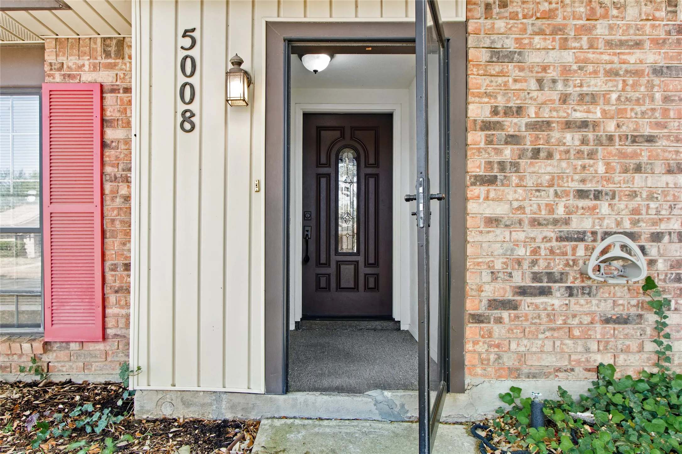Single Family Residence For Sale in Denton County , 5008 Overton Circle, The Colony, Texas 75056, 4 Bedroom, 2 Bathroom, 2 Garage spaces, 2,408 Sqft, built in 1975, mls#21221787, Real Estate Agent in The Colony, Homes For Sale in Denton county, Homes For Sale in The Colony, Realtor in The Colony Texas, Real Estate Brokerage Independent Realty Texas, Luminita Cordes Realtor