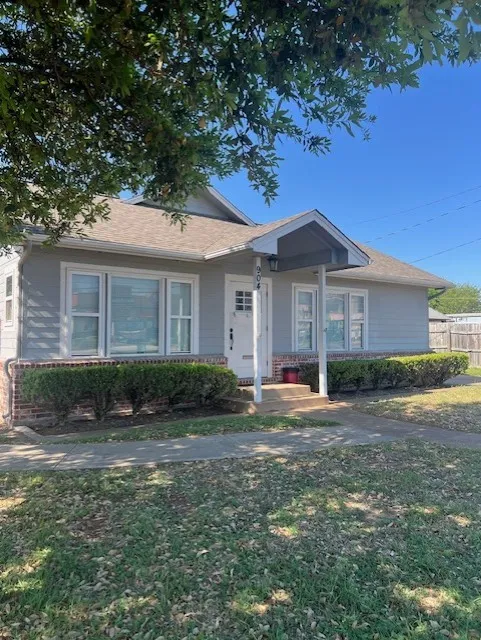 Business For Rent in Johnson County , 904 W Henderson Street, Cleburne, Texas 76033, 0, 0, Garage spaces, 0 Sqft, built in 1928, Preowned, mls#21221583, Real Estate Agent in Cleburne, Homes For Rent in Johnson county, Homes For Rent in Cleburne, Realtor in Cleburne Texas, Real Estate Brokerage Independent Realty Texas, Luminita Cordes Realtor