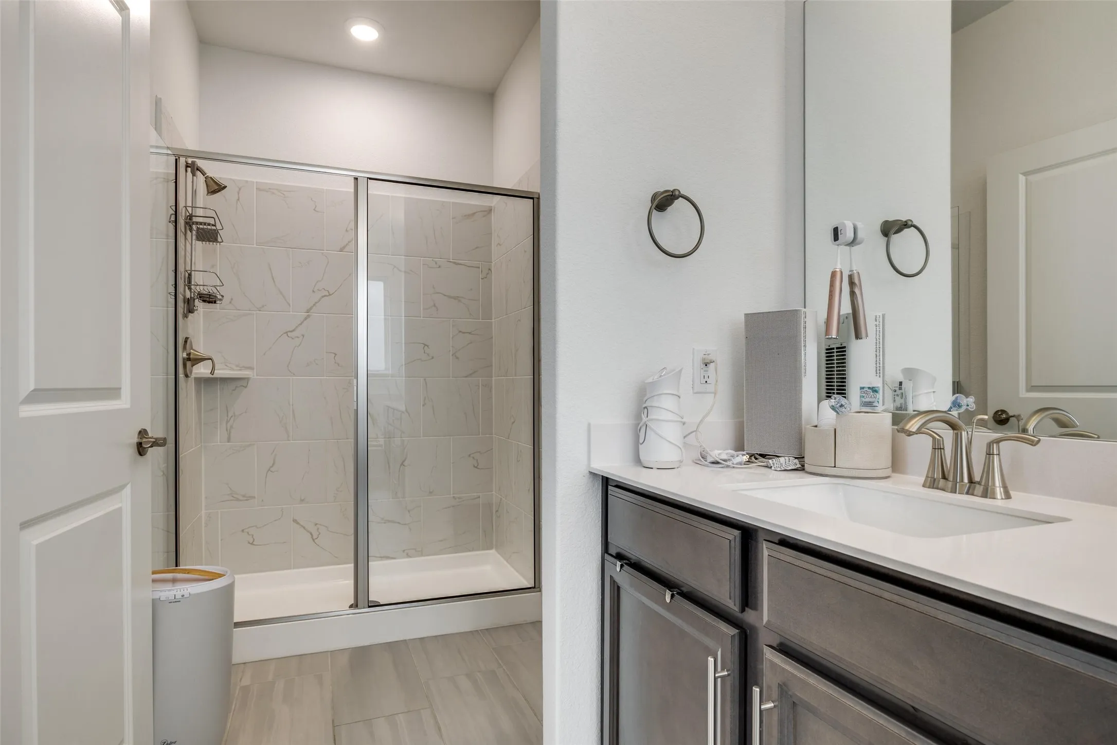 Single Family Residence For Sale in Dallas County , 8507 Craig Mews, Rowlett, Texas 75089, 3 Bedroom, 3 Bathroom, Garage spaces, 2,196 Sqft, built in 2023, mls#21221938, Real Estate Agent in Rowlett, Homes For Sale in Dallas county, Homes For Sale in Rowlett, Realtor in Rowlett Texas, Real Estate Brokerage Independent Realty Texas, Luminita Cordes Realtor