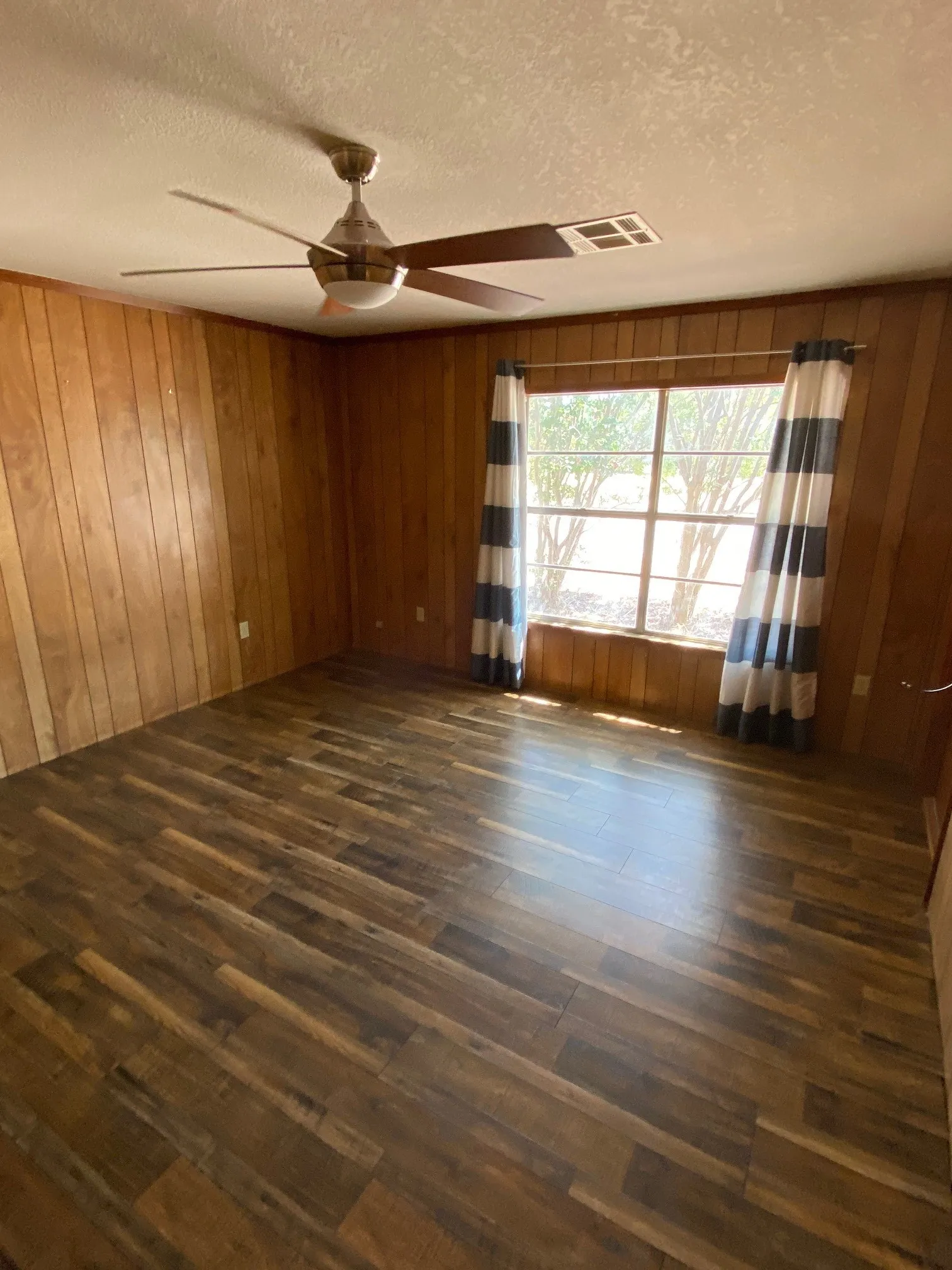 Single Family Residence For Sale in Bosque County , 104 County Road 1296, Morgan, Texas 76671, 3 Bedroom, 2 Bathroom, 1 Garage spaces, 1,419 Sqft, built in 1965, Price $179,900, mls#21221953, Real Estate Agent in Morgan, Homes For Sale in Bosque county, Homes For Sale in Morgan, Realtor in Morgan Texas, Real Estate Brokerage Independent Realty Texas, Luminita Cordes Realtor