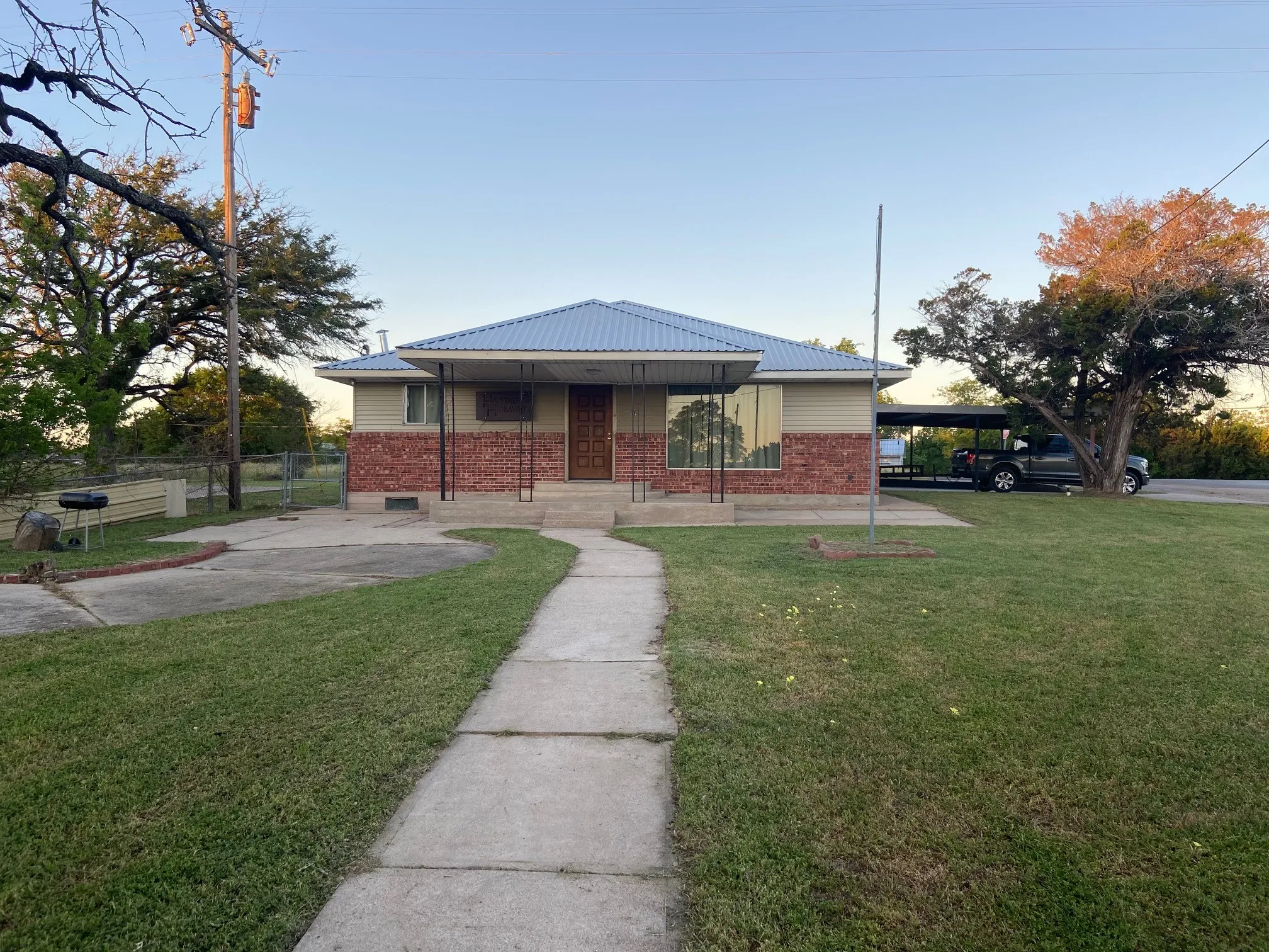 Single Family Residence For Sale in Bosque County , 104 County Road 1296, Morgan, Texas 76671, 3 Bedroom, 2 Bathroom, 1 Garage spaces, 1,419 Sqft, built in 1965, Price $179,900, mls#21221953, Real Estate Agent in Morgan, Homes For Sale in Bosque county, Homes For Sale in Morgan, Realtor in Morgan Texas, Real Estate Brokerage Independent Realty Texas, Luminita Cordes Realtor