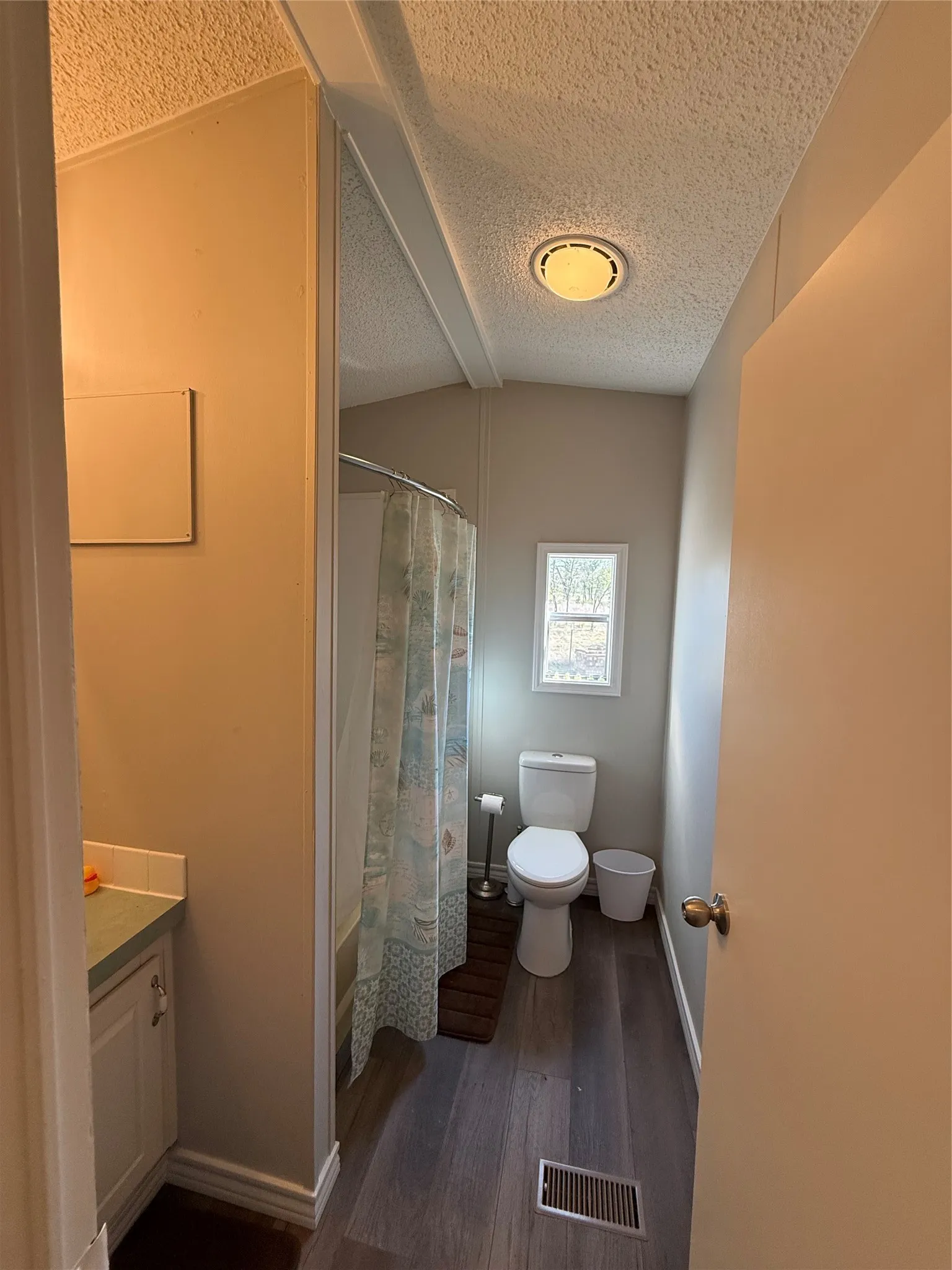 Mobile Home For Sale in Palo Pinto County , 277 Oaks Crossing, Mineral Wells, Texas 76067, 3 Bedrooms, 2 Bathrooms, Garage spaces, 1,344 Sqft, built in 1997, Price $295,000, mls#21208961, Real Estate Agent in Mineral Wells, Homes For Sale in Palo Pinto county, Homes For Sale in Mineral Wells, Realtor in Mineral Wells Texas, Real Estate Brokerage Independent Realty Texas, Luminita Cordes Realtor