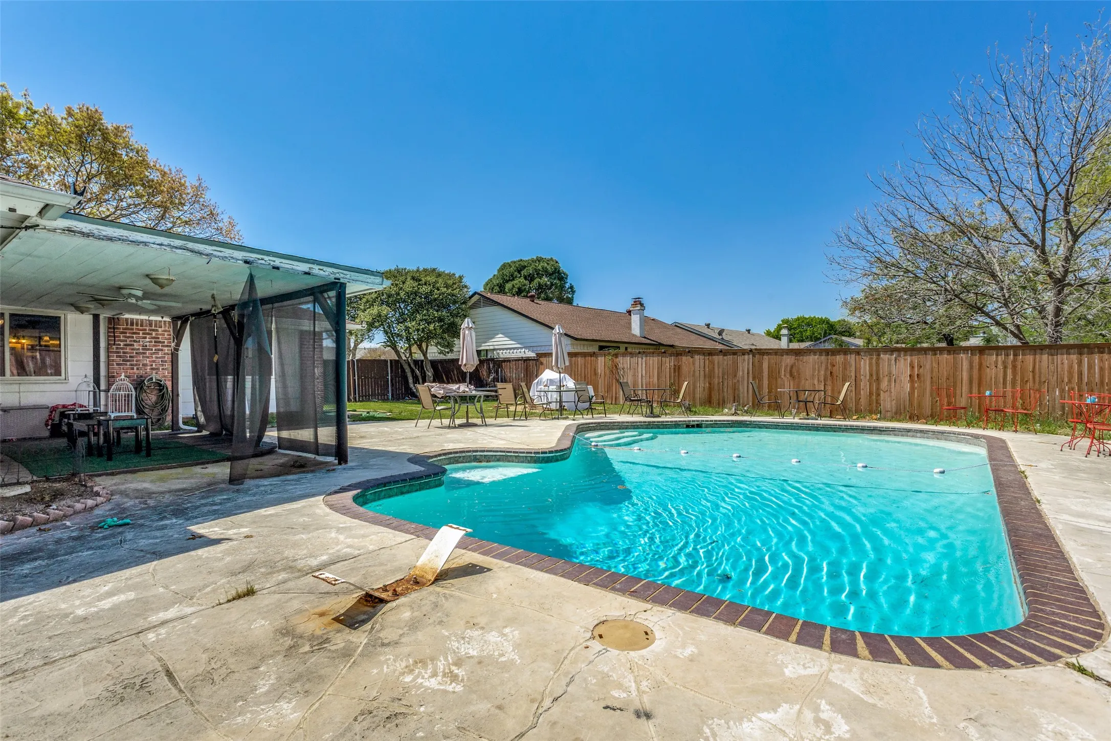 Single Family Residence For Sale in Collin County , 3541 Shorecrest Drive, Plano, Texas 75074, 4 Bedroom, 3 Bathroom, 2 Garage spaces, 1,726 Sqft, built in 1970, Preowned, mls#21220389, Real Estate Agent in Plano, Homes For Sale in Collin county, Homes For Sale in Plano, Realtor in Plano Texas, Real Estate Brokerage Independent Realty Texas, Luminita Cordes Realtor