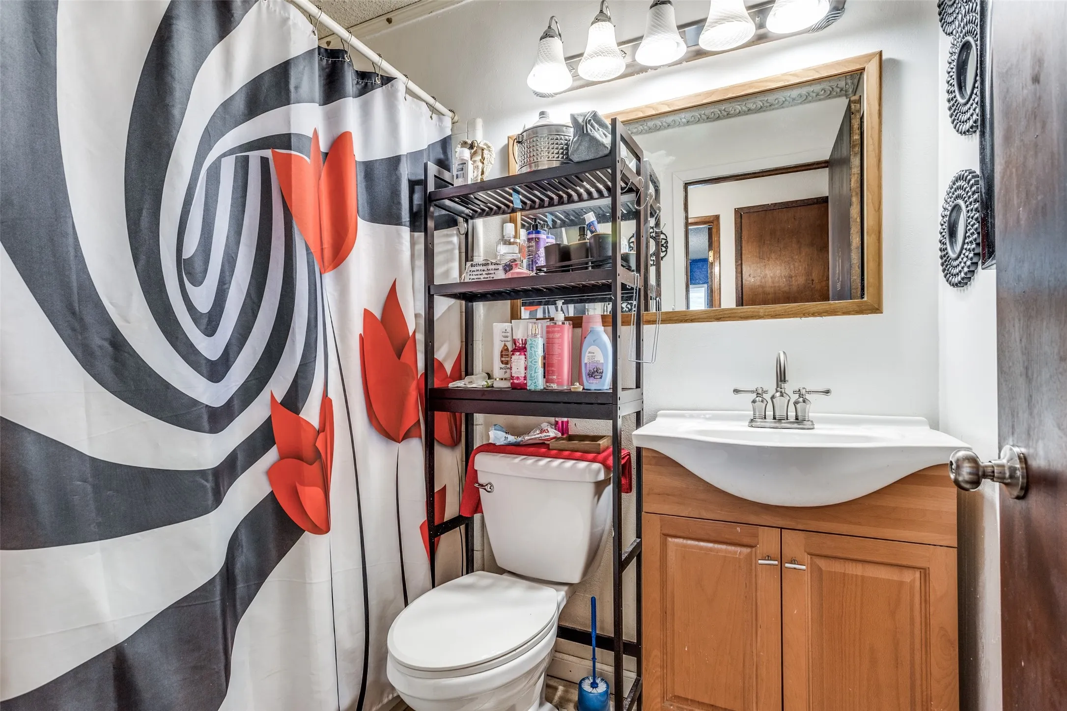 Single Family Residence For Sale in Collin County , 3541 Shorecrest Drive, Plano, Texas 75074, 4 Bedroom, 3 Bathroom, 2 Garage spaces, 1,726 Sqft, built in 1970, Preowned, mls#21220389, Real Estate Agent in Plano, Homes For Sale in Collin county, Homes For Sale in Plano, Realtor in Plano Texas, Real Estate Brokerage Independent Realty Texas, Luminita Cordes Realtor