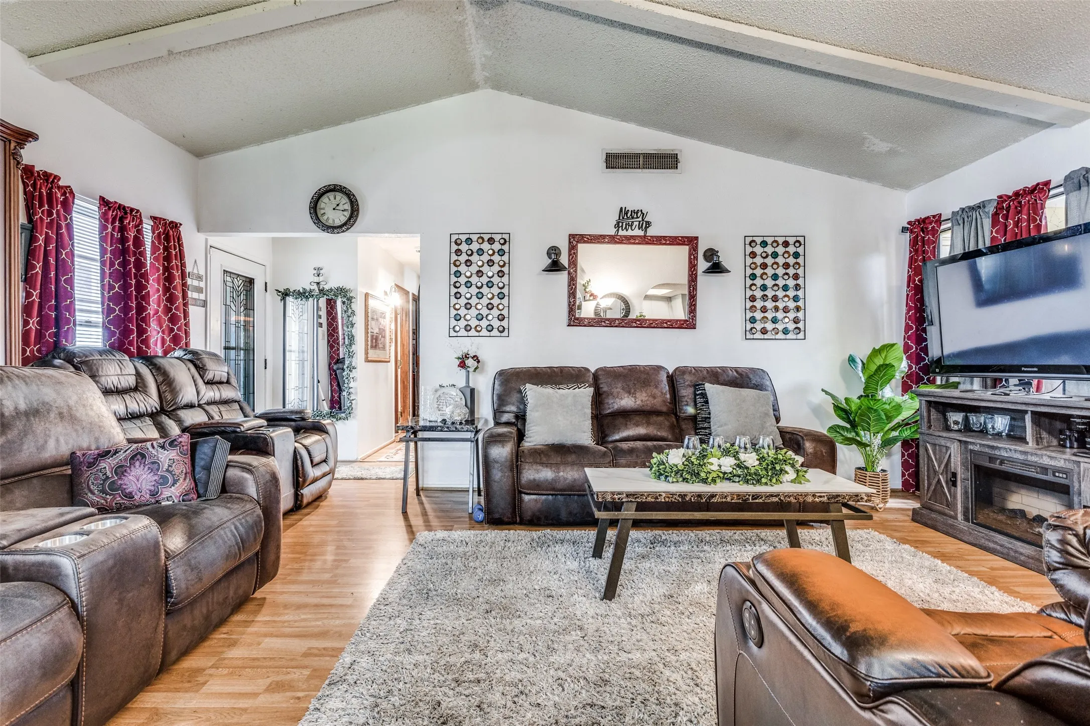 Single Family Residence For Sale in Collin County , 3541 Shorecrest Drive, Plano, Texas 75074, 4 Bedroom, 3 Bathroom, 2 Garage spaces, 1,726 Sqft, built in 1970, Preowned, mls#21220389, Real Estate Agent in Plano, Homes For Sale in Collin county, Homes For Sale in Plano, Realtor in Plano Texas, Real Estate Brokerage Independent Realty Texas, Luminita Cordes Realtor