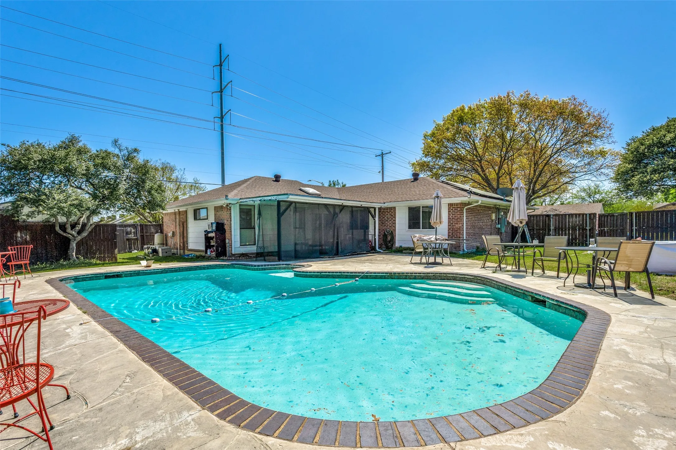Single Family Residence For Sale in Collin County , 3541 Shorecrest Drive, Plano, Texas 75074, 4 Bedroom, 3 Bathroom, 2 Garage spaces, 1,726 Sqft, built in 1970, Preowned, mls#21220389, Real Estate Agent in Plano, Homes For Sale in Collin county, Homes For Sale in Plano, Realtor in Plano Texas, Real Estate Brokerage Independent Realty Texas, Luminita Cordes Realtor