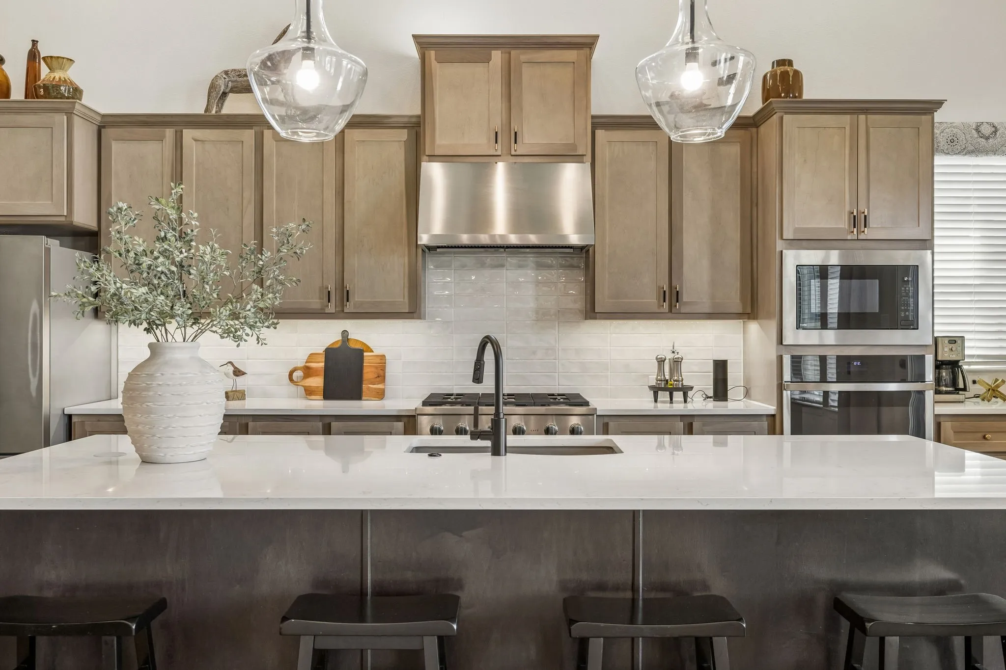 Single Family Residence For Sale in Tarrant County , 2902 Neidman Drive, Mansfield, Texas 76063, 4 Bedroom, 4 Bathroom, 4 Garage spaces, 3,099 Sqft, built in 2024, Preowned, mls#21222041, Real Estate Agent in Mansfield, Homes For Sale in Tarrant county, Homes For Sale in Mansfield, Realtor in Mansfield Texas, Real Estate Brokerage Independent Realty Texas, Luminita Cordes Realtor
