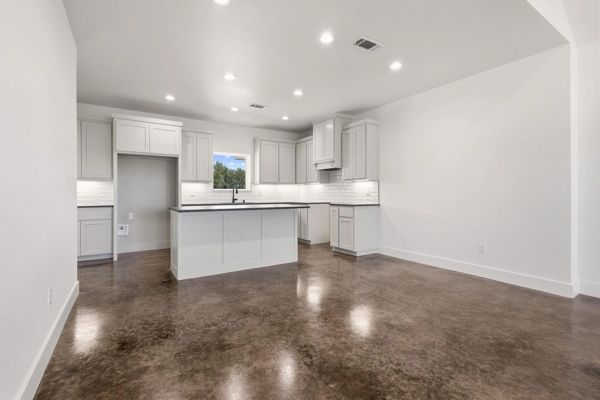 Single Family Residence For Sale in Fannin County , 14419 FM 1396 E, Windom, Texas 75492, 3 Bedroom, 2 Bathroom, Garage spaces, 1,668 Sqft, built in 2025, New Construction - Complete, mls#21216106, Real Estate Agent in Windom, Homes For Sale in Fannin county, Homes For Sale in Windom, Realtor in Windom Texas, Real Estate Brokerage Independent Realty Texas, Luminita Cordes Realtor