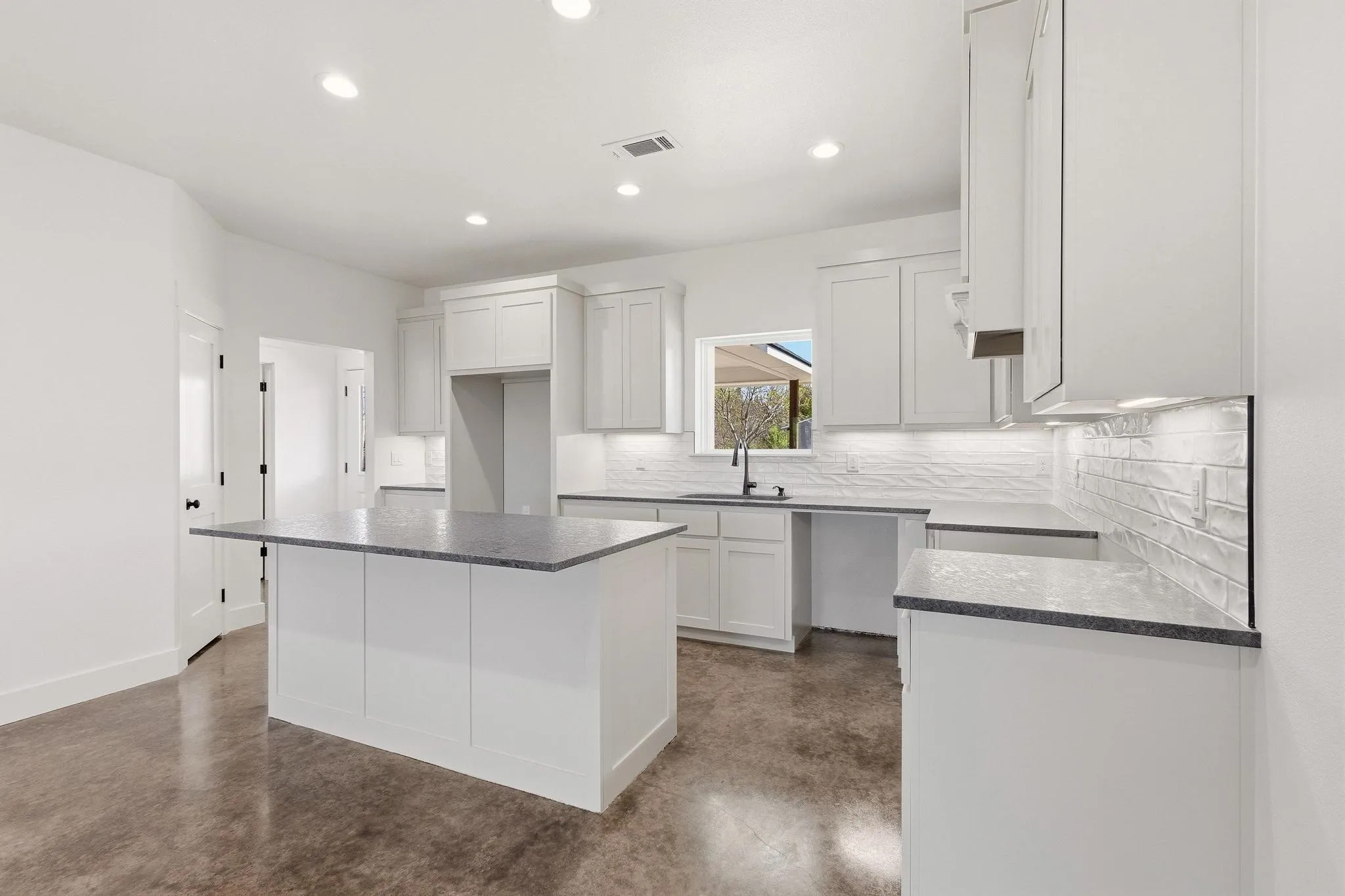 Single Family Residence For Sale in Fannin County , 14419 FM 1396 E, Windom, Texas 75492, 3 Bedroom, 2 Bathroom, Garage spaces, 1,668 Sqft, built in 2025, New Construction - Complete, mls#21216106, Real Estate Agent in Windom, Homes For Sale in Fannin county, Homes For Sale in Windom, Realtor in Windom Texas, Real Estate Brokerage Independent Realty Texas, Luminita Cordes Realtor