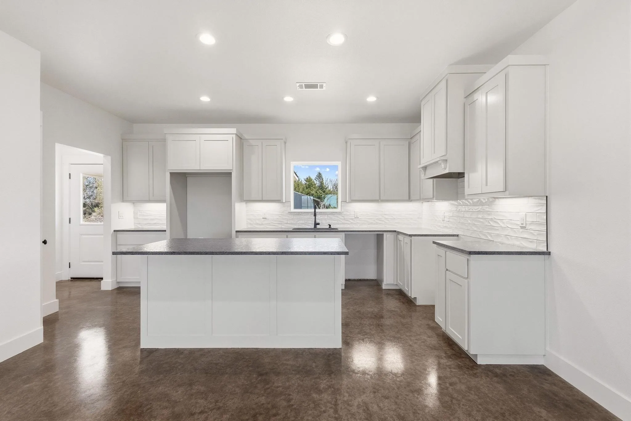 Single Family Residence For Sale in Fannin County , 14419 FM 1396 E, Windom, Texas 75492, 3 Bedroom, 2 Bathroom, Garage spaces, 1,668 Sqft, built in 2025, New Construction - Complete, mls#21216106, Real Estate Agent in Windom, Homes For Sale in Fannin county, Homes For Sale in Windom, Realtor in Windom Texas, Real Estate Brokerage Independent Realty Texas, Luminita Cordes Realtor