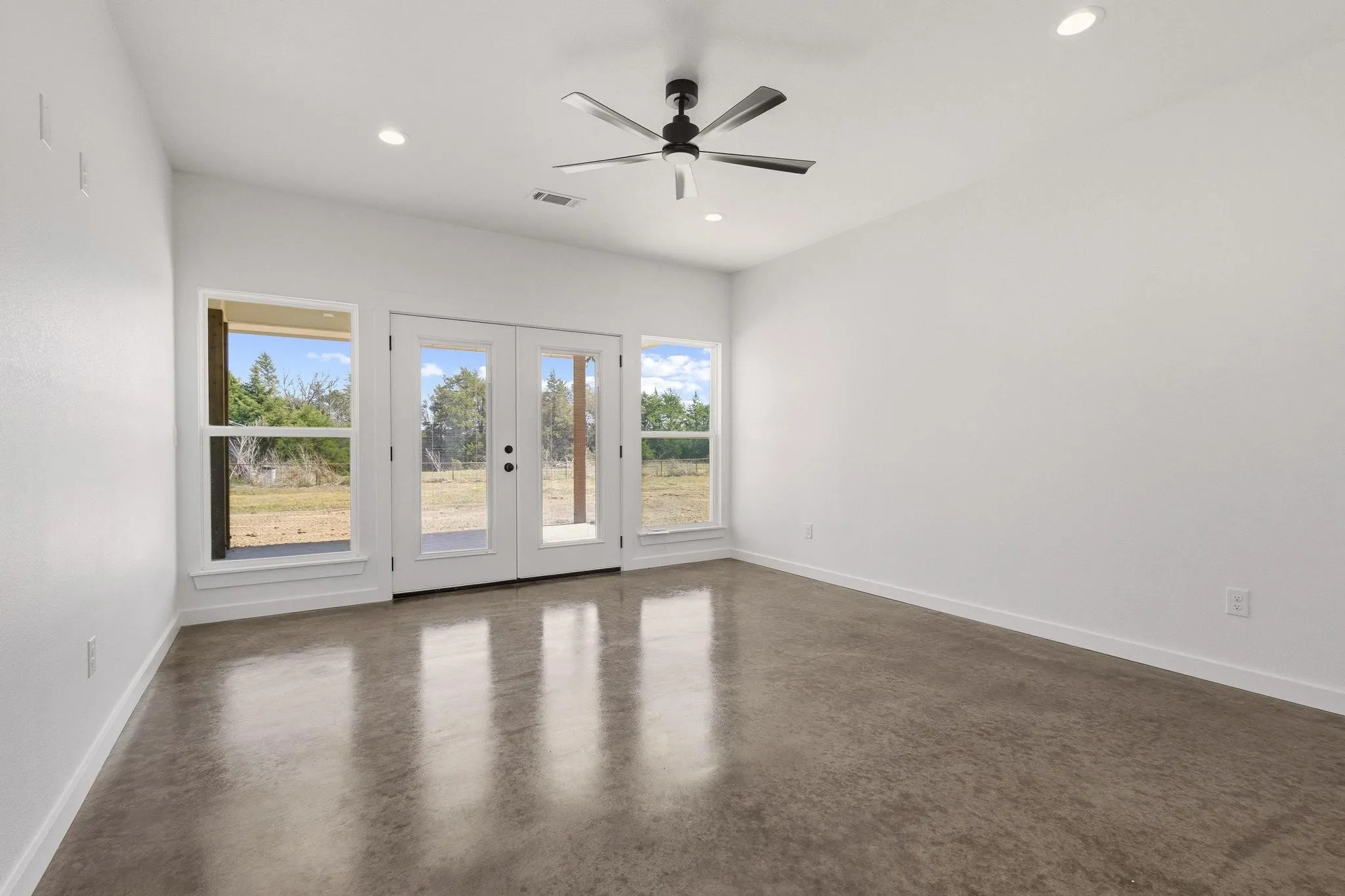 Single Family Residence For Sale in Fannin County , 14419 FM 1396 E, Windom, Texas 75492, 3 Bedroom, 2 Bathroom, Garage spaces, 1,668 Sqft, built in 2025, New Construction - Complete, mls#21216106, Real Estate Agent in Windom, Homes For Sale in Fannin county, Homes For Sale in Windom, Realtor in Windom Texas, Real Estate Brokerage Independent Realty Texas, Luminita Cordes Realtor