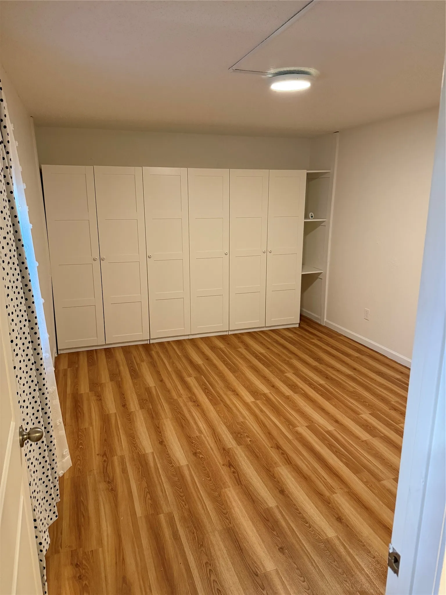 Condominium For Sale in Dallas County , 4618 Country Creek Drive 1180, Dallas, Texas 75236, 1 Bedroom, 1 Bathroom, Garage spaces, 548 Sqft, built in 1974, mls#21220746, Real Estate Agent in Dallas, Homes For Sale in Dallas county, Homes For Sale in Dallas, Realtor in Dallas Texas, Real Estate Brokerage Independent Realty Texas, Luminita Cordes Realtor