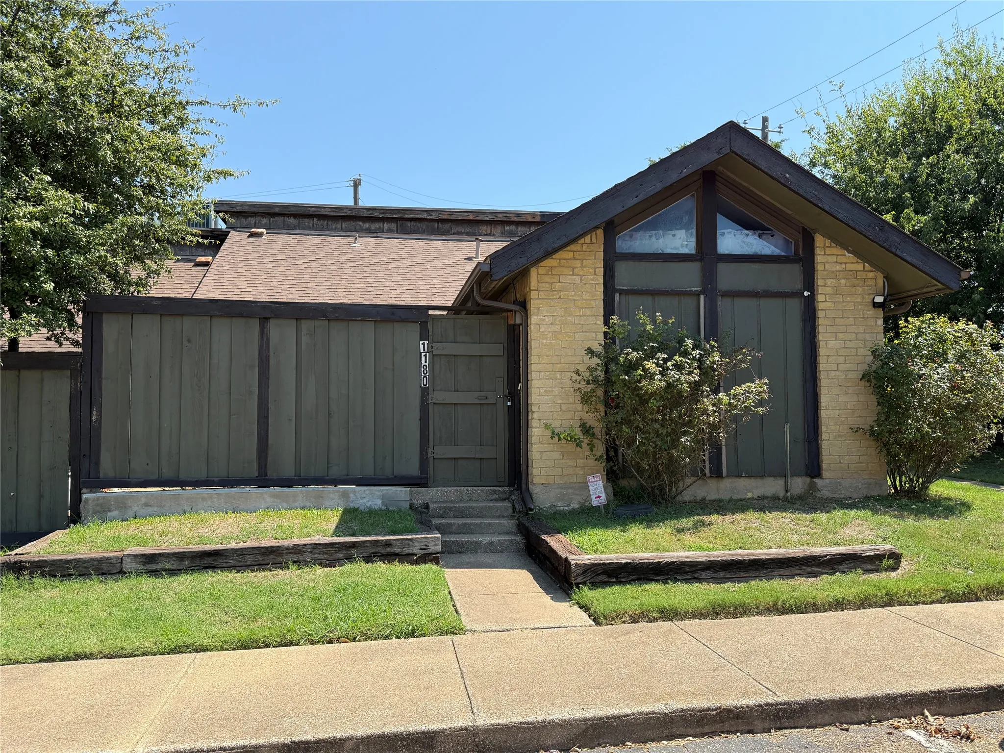Condominium For Sale in Dallas County , 4618 Country Creek Drive 1180, Dallas, Texas 75236, 1 Bedroom, 1 Bathroom, Garage spaces, 548 Sqft, built in 1974, mls#21220746, Real Estate Agent in Dallas, Homes For Sale in Dallas county, Homes For Sale in Dallas, Realtor in Dallas Texas, Real Estate Brokerage Independent Realty Texas, Luminita Cordes Realtor