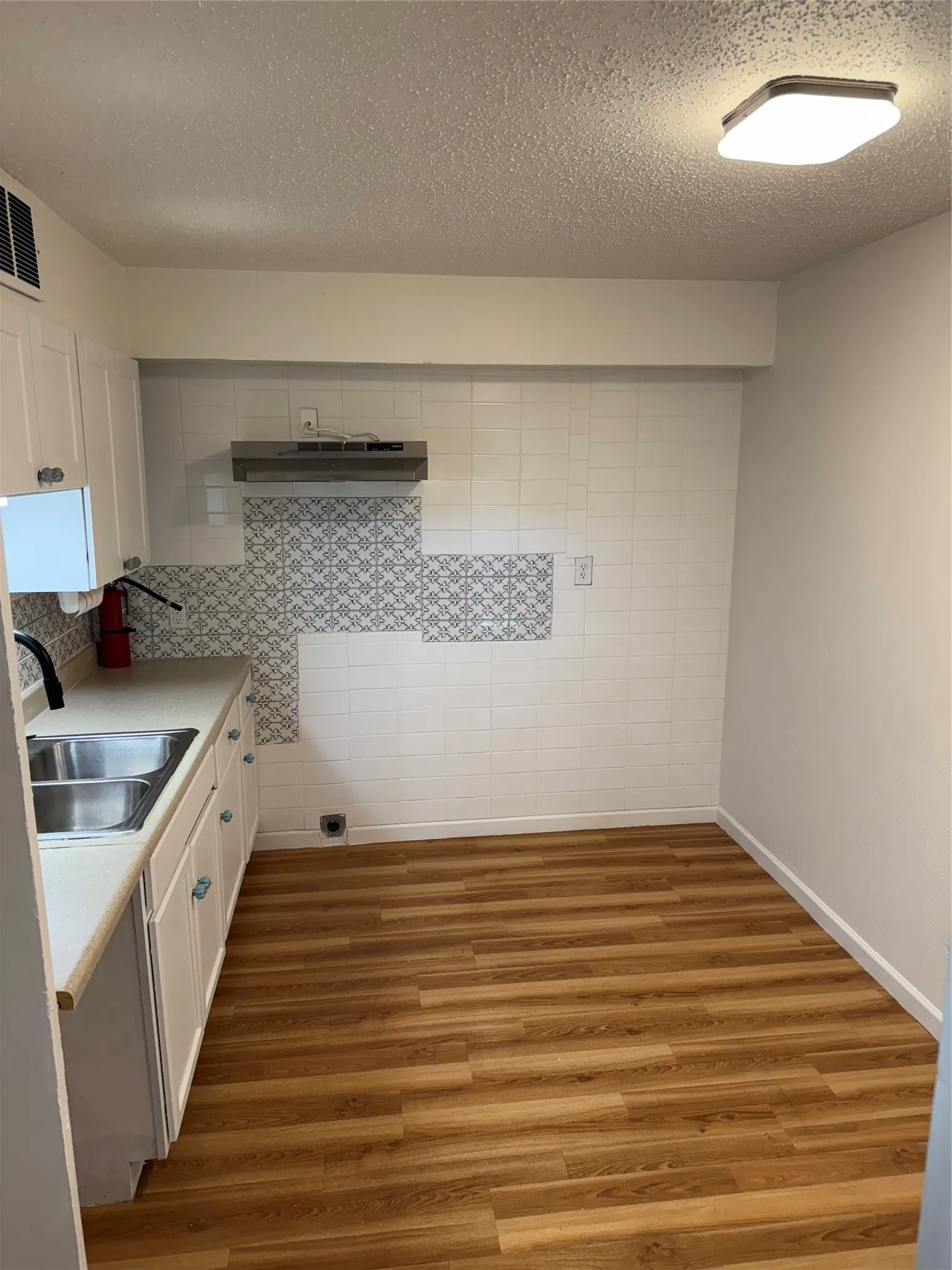 Condominium For Sale in Dallas County , 4618 Country Creek Drive 1180, Dallas, Texas 75236, 1 Bedroom, 1 Bathroom, Garage spaces, 548 Sqft, built in 1974, mls#21220746, Real Estate Agent in Dallas, Homes For Sale in Dallas county, Homes For Sale in Dallas, Realtor in Dallas Texas, Real Estate Brokerage Independent Realty Texas, Luminita Cordes Realtor