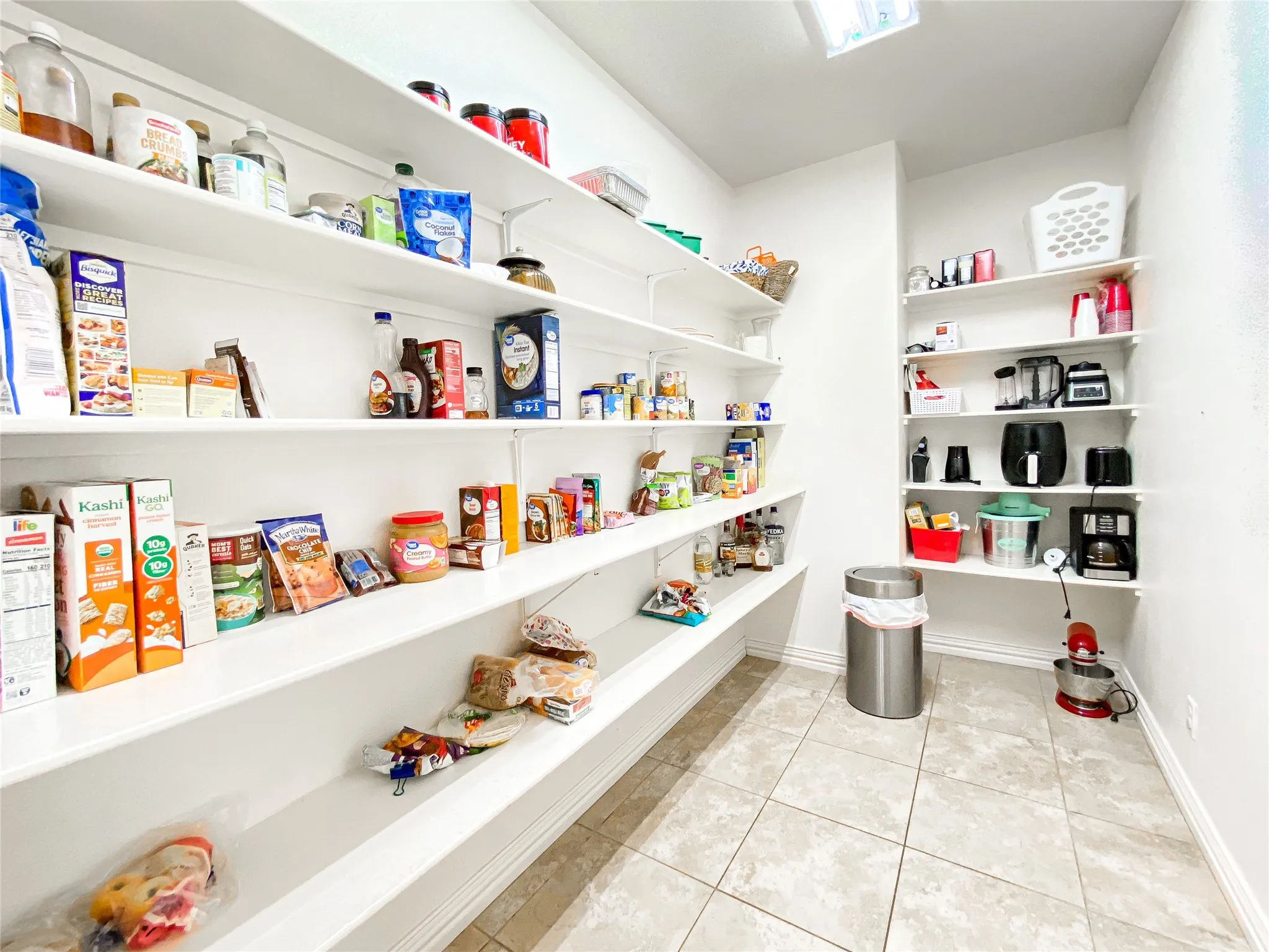Single Family Residence For Sale in Shackelford County , 14 Remington Drive, Albany, Texas 76430, 3 Bedroom, 3 Bathroom, 2 Garage spaces, 2,447 Sqft, built in 2012, mls#21222102, Real Estate Agent in Albany, Homes For Sale in Shackelford county, Homes For Sale in Albany, Realtor in Albany Texas, Real Estate Brokerage Independent Realty Texas, Luminita Cordes Realtor