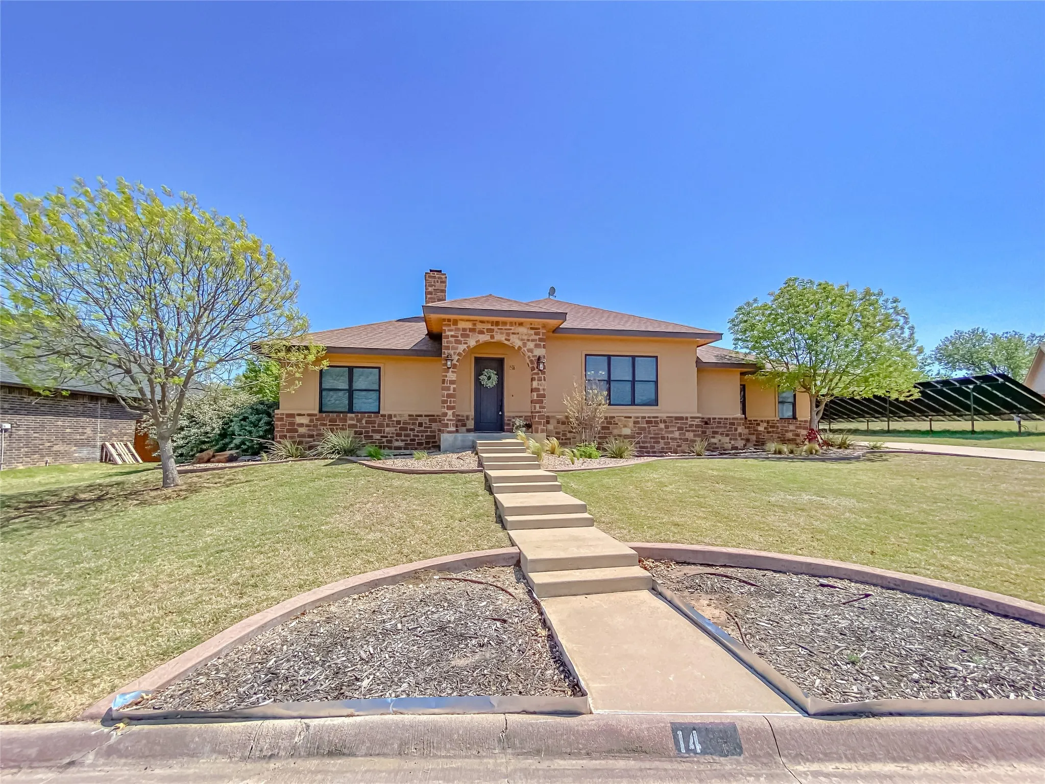 Single Family Residence For Sale in Shackelford County , 14 Remington Drive, Albany, Texas 76430, 3 Bedroom, 3 Bathroom, 2 Garage spaces, 2,447 Sqft, built in 2012, mls#21222102, Real Estate Agent in Albany, Homes For Sale in Shackelford county, Homes For Sale in Albany, Realtor in Albany Texas, Real Estate Brokerage Independent Realty Texas, Luminita Cordes Realtor