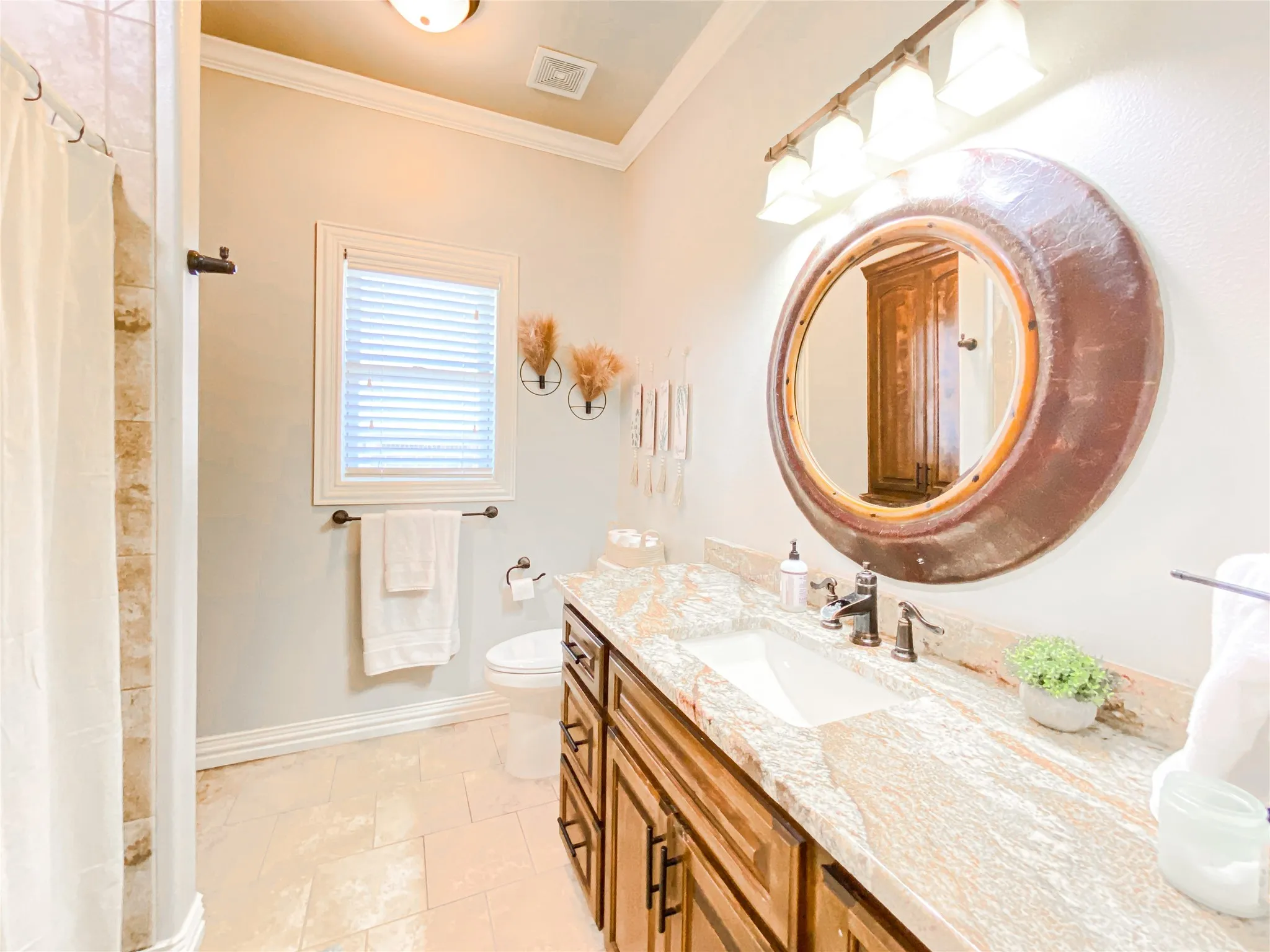 Single Family Residence For Sale in Shackelford County , 14 Remington Drive, Albany, Texas 76430, 3 Bedroom, 3 Bathroom, 2 Garage spaces, 2,447 Sqft, built in 2012, mls#21222102, Real Estate Agent in Albany, Homes For Sale in Shackelford county, Homes For Sale in Albany, Realtor in Albany Texas, Real Estate Brokerage Independent Realty Texas, Luminita Cordes Realtor