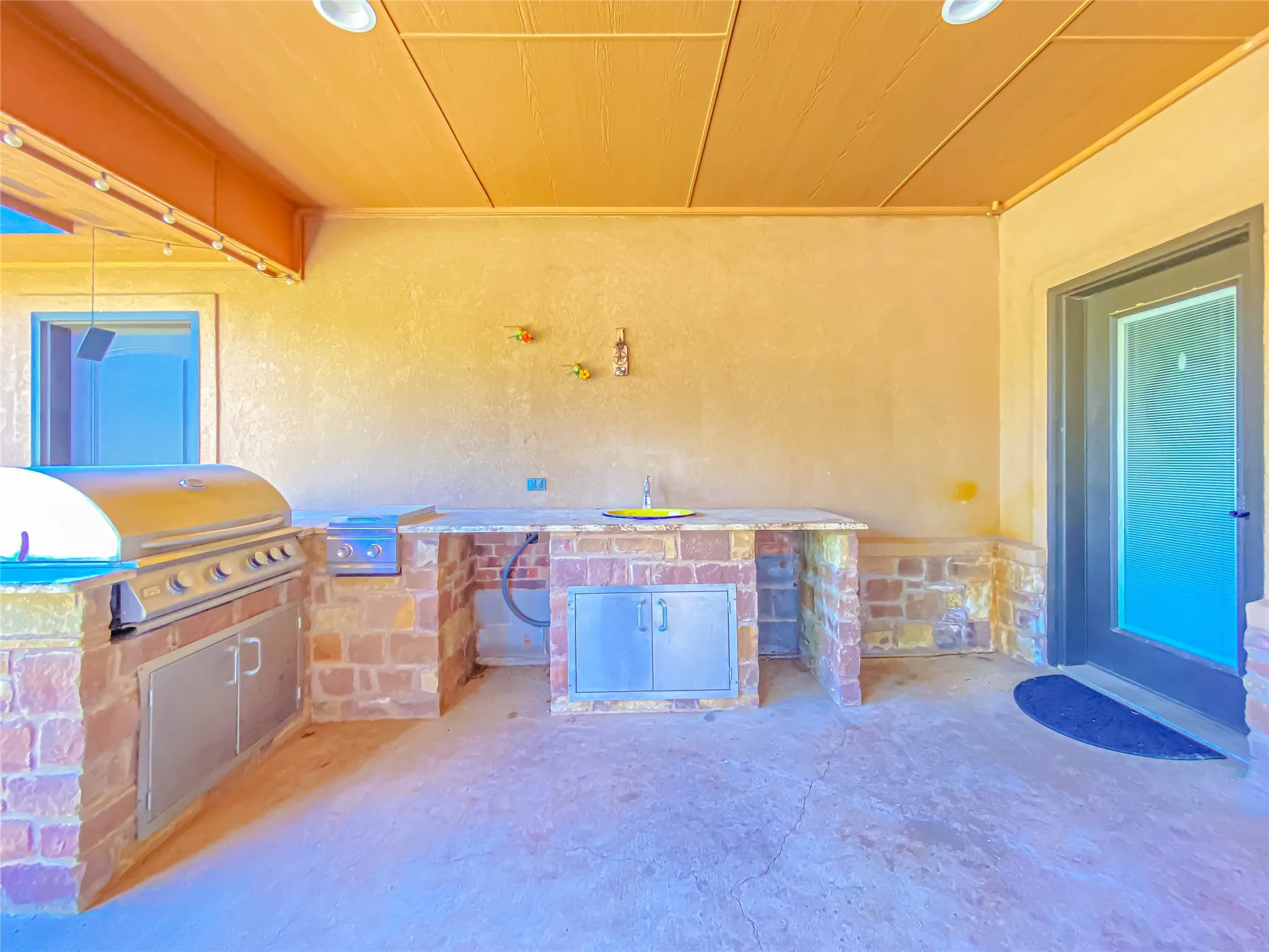 Single Family Residence For Sale in Shackelford County , 14 Remington Drive, Albany, Texas 76430, 3 Bedroom, 3 Bathroom, 2 Garage spaces, 2,447 Sqft, built in 2012, mls#21222102, Real Estate Agent in Albany, Homes For Sale in Shackelford county, Homes For Sale in Albany, Realtor in Albany Texas, Real Estate Brokerage Independent Realty Texas, Luminita Cordes Realtor