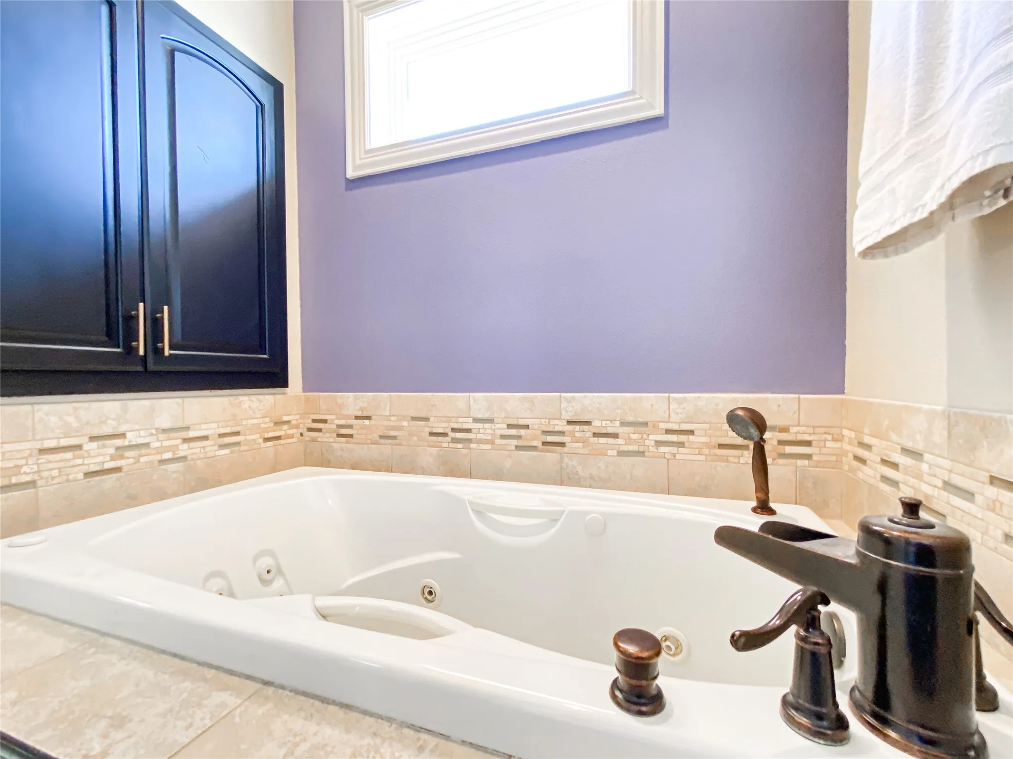 Single Family Residence For Sale in Shackelford County , 14 Remington Drive, Albany, Texas 76430, 3 Bedroom, 3 Bathroom, 2 Garage spaces, 2,447 Sqft, built in 2012, mls#21222102, Real Estate Agent in Albany, Homes For Sale in Shackelford county, Homes For Sale in Albany, Realtor in Albany Texas, Real Estate Brokerage Independent Realty Texas, Luminita Cordes Realtor