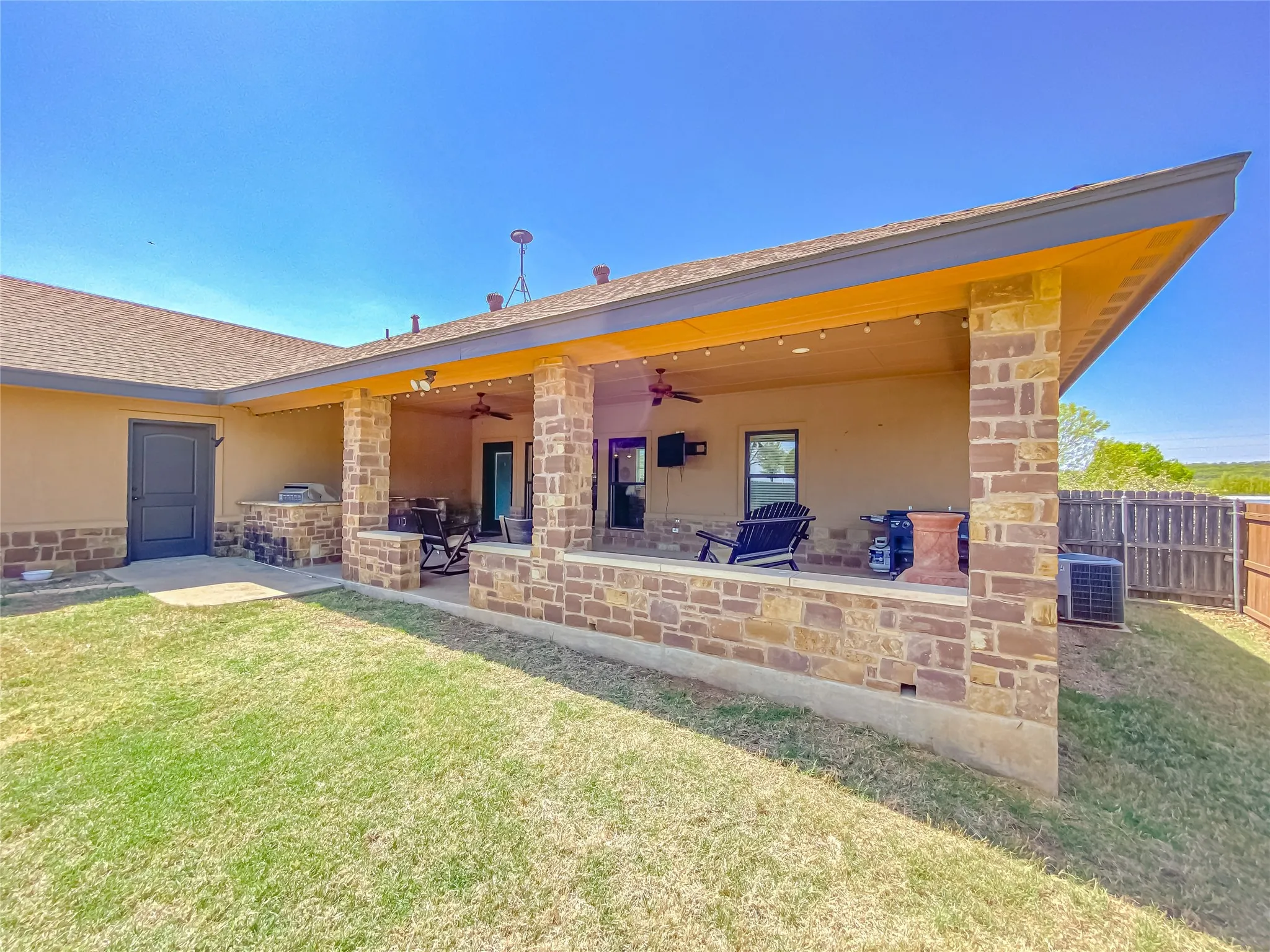 Single Family Residence For Sale in Shackelford County , 14 Remington Drive, Albany, Texas 76430, 3 Bedroom, 3 Bathroom, 2 Garage spaces, 2,447 Sqft, built in 2012, mls#21222102, Real Estate Agent in Albany, Homes For Sale in Shackelford county, Homes For Sale in Albany, Realtor in Albany Texas, Real Estate Brokerage Independent Realty Texas, Luminita Cordes Realtor
