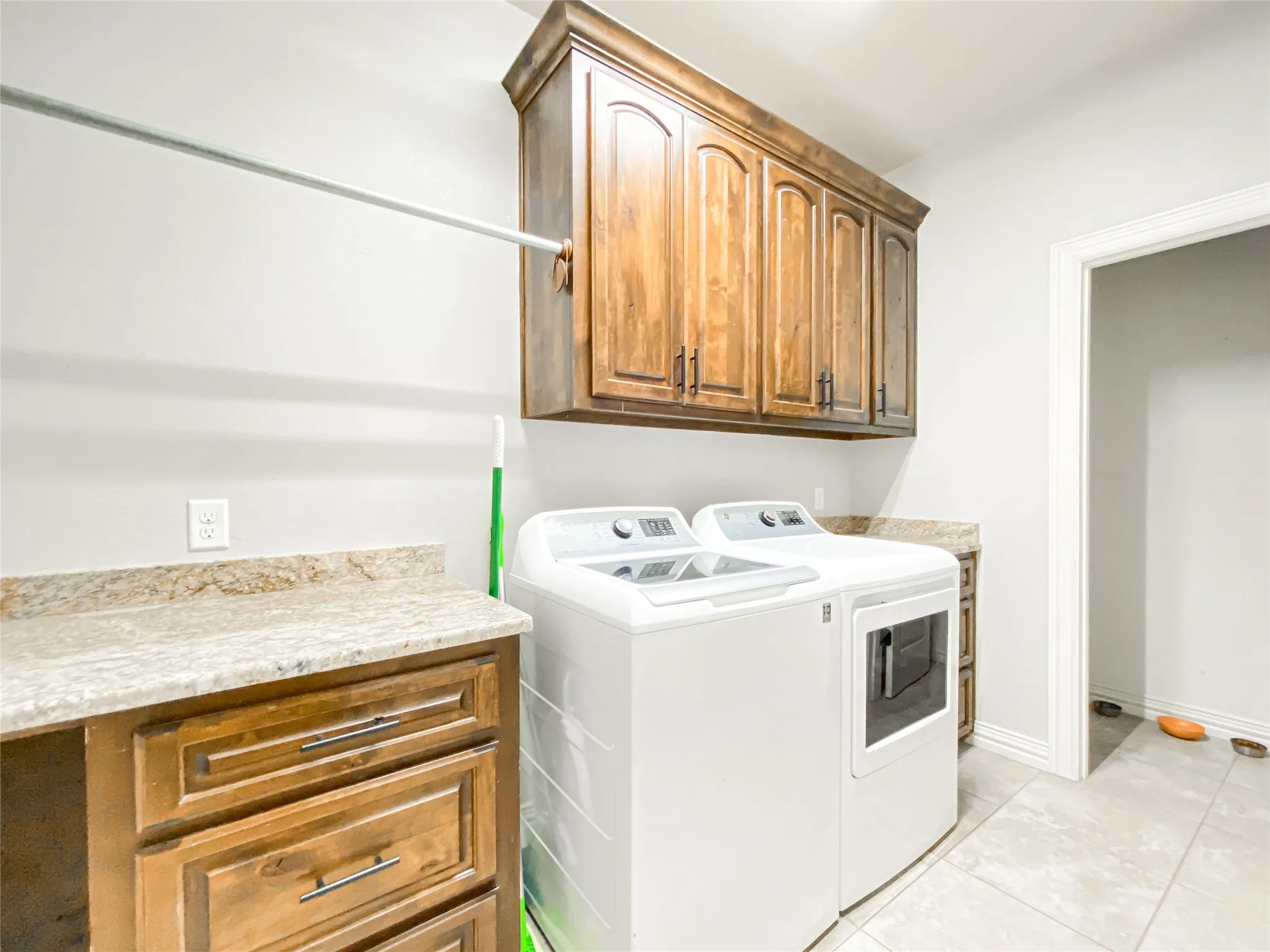 Single Family Residence For Sale in Shackelford County , 14 Remington Drive, Albany, Texas 76430, 3 Bedroom, 3 Bathroom, 2 Garage spaces, 2,447 Sqft, built in 2012, mls#21222102, Real Estate Agent in Albany, Homes For Sale in Shackelford county, Homes For Sale in Albany, Realtor in Albany Texas, Real Estate Brokerage Independent Realty Texas, Luminita Cordes Realtor