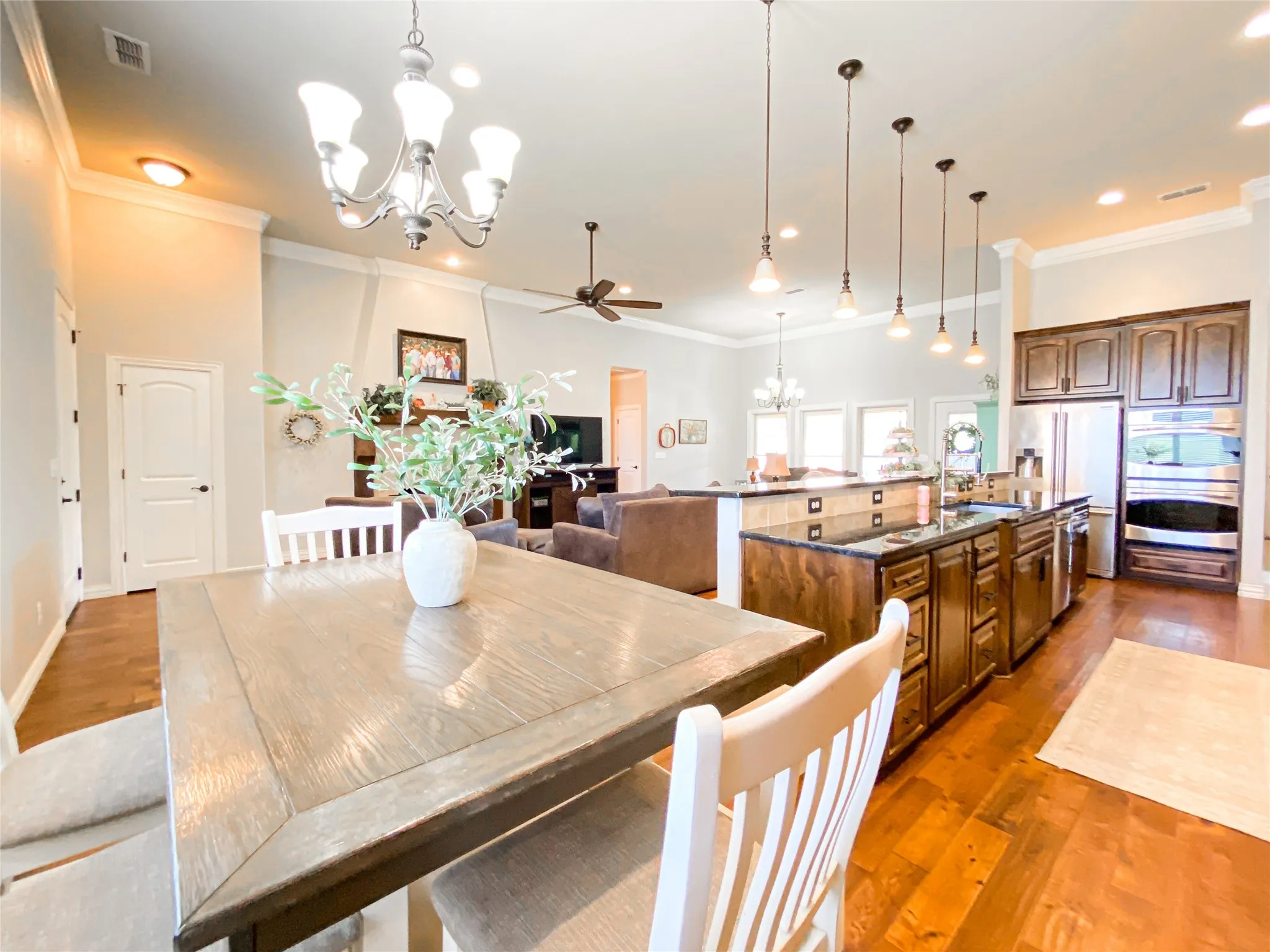 Single Family Residence For Sale in Shackelford County , 14 Remington Drive, Albany, Texas 76430, 3 Bedroom, 3 Bathroom, 2 Garage spaces, 2,447 Sqft, built in 2012, mls#21222102, Real Estate Agent in Albany, Homes For Sale in Shackelford county, Homes For Sale in Albany, Realtor in Albany Texas, Real Estate Brokerage Independent Realty Texas, Luminita Cordes Realtor