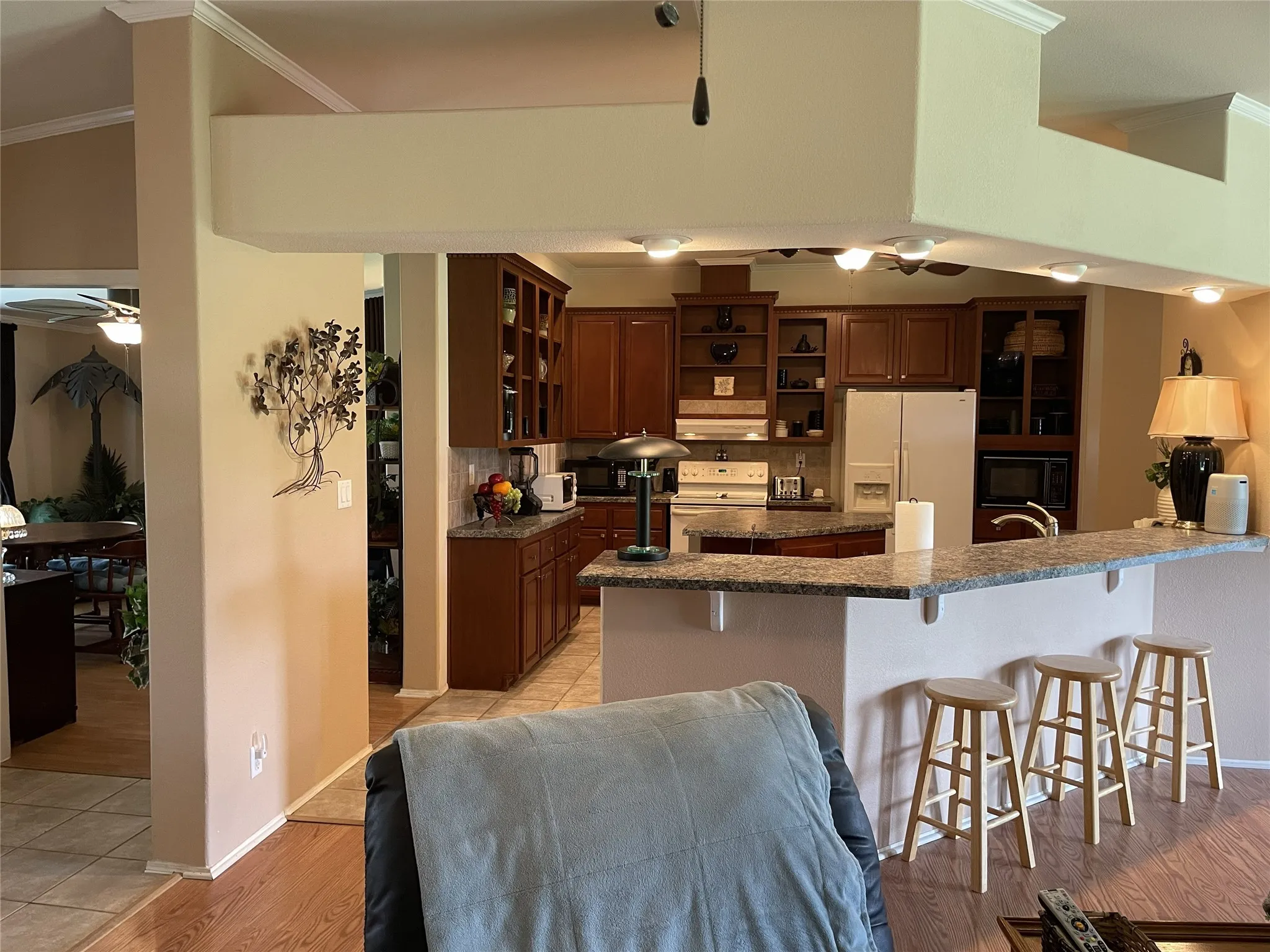 Open concept kitchen & sitting bar with recessed lighting
